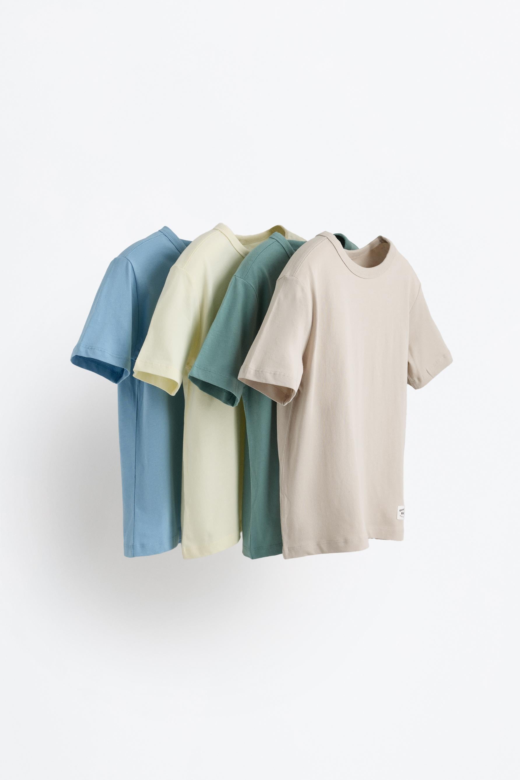 4-pack of plain T-shirts
