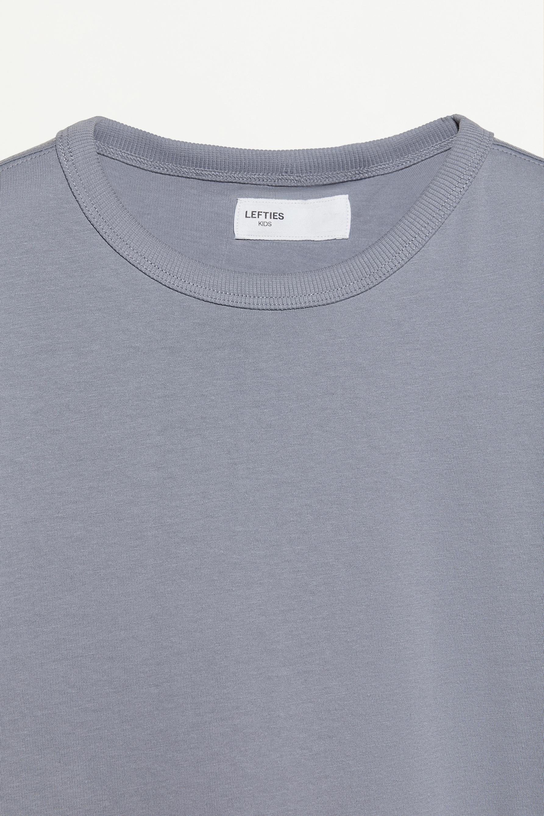 4-pack of plain T-shirts