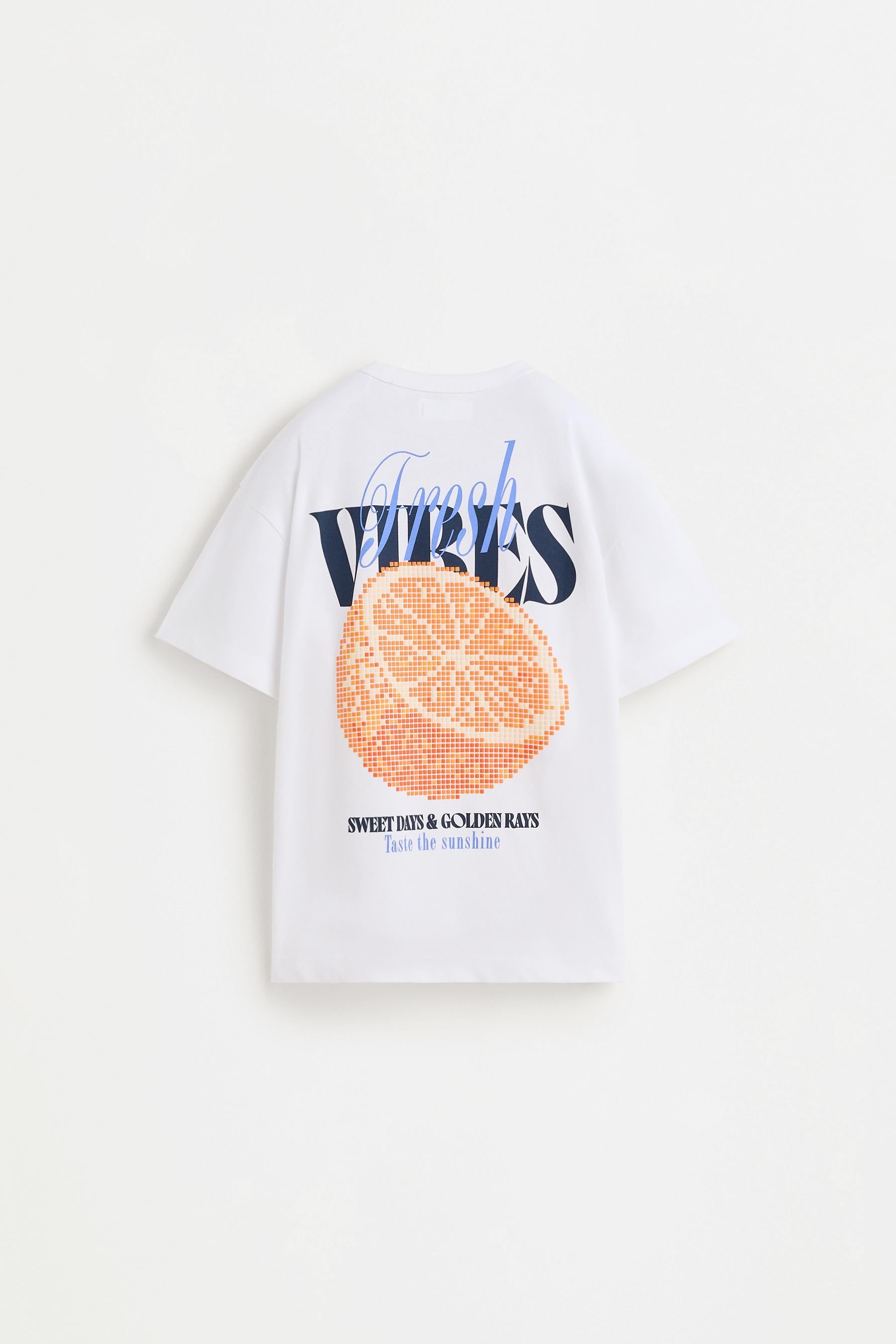 T-shirt with a maxi print on the back