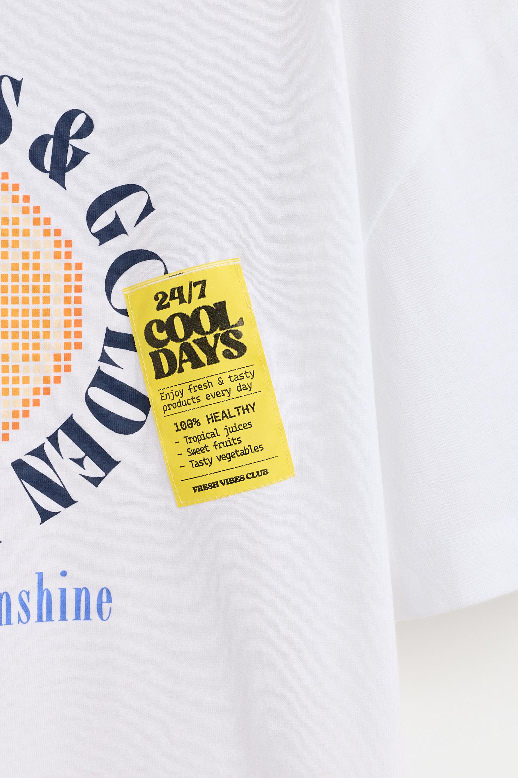 T-shirt with a maxi print on the back