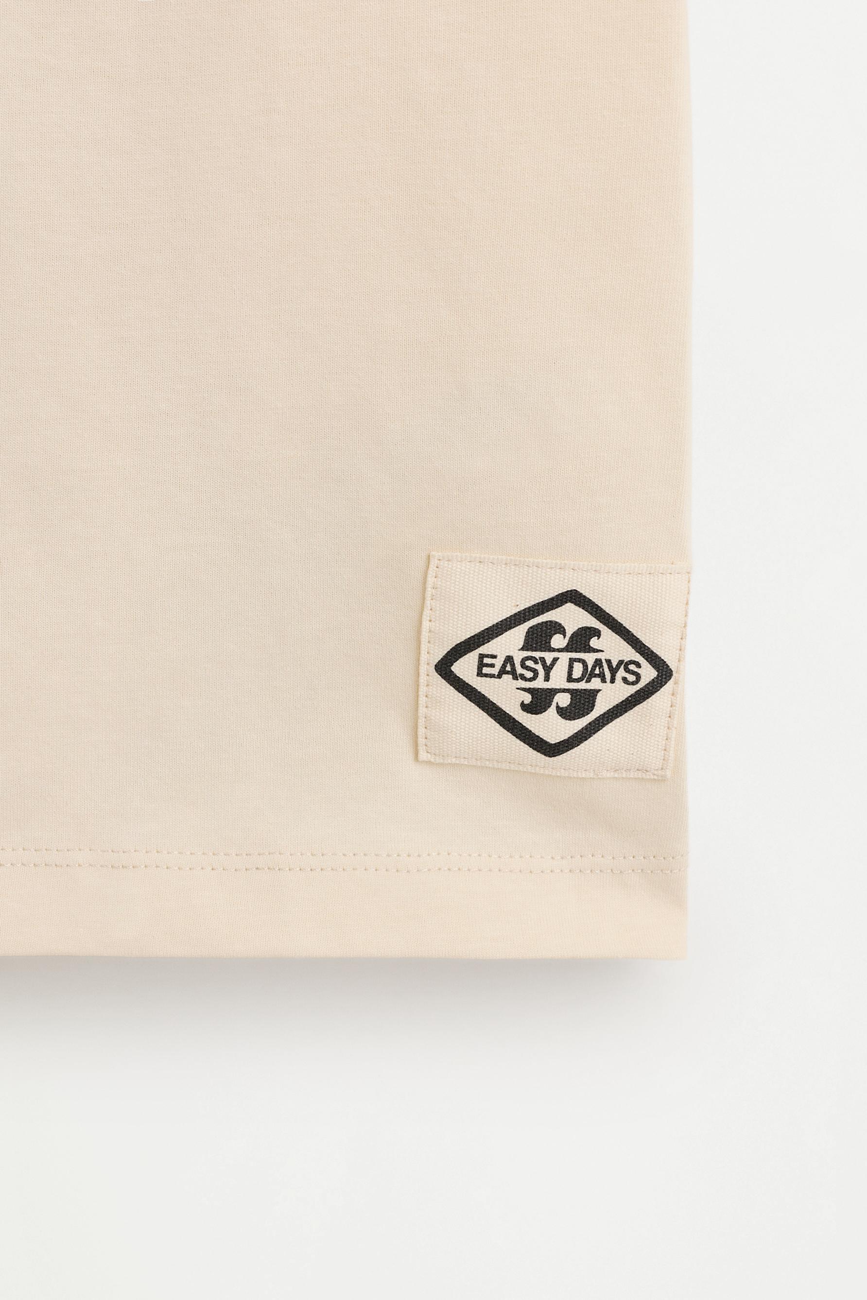 Printed T-shirt with pocket