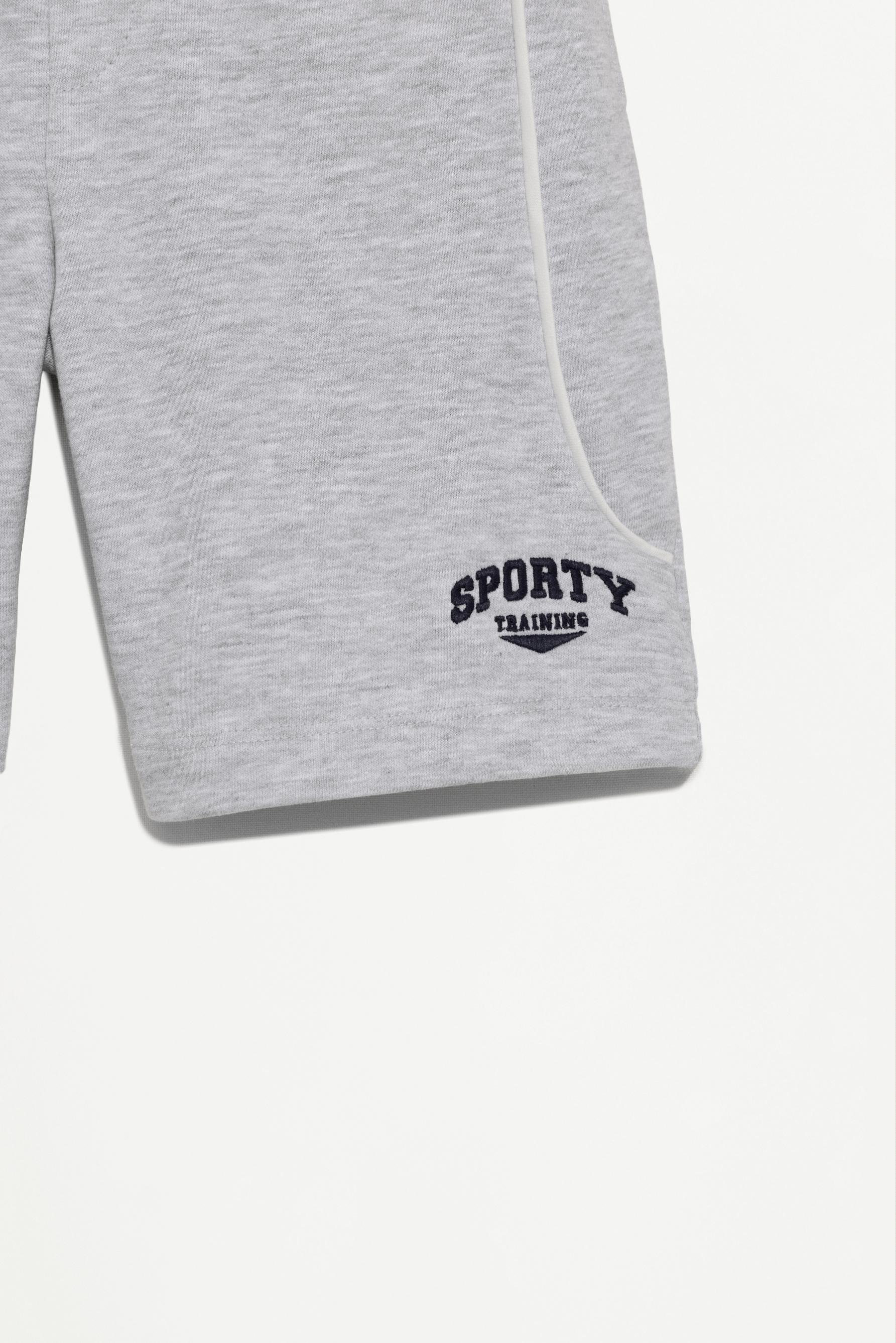 Plush Bermuda shorts with contrast stitching