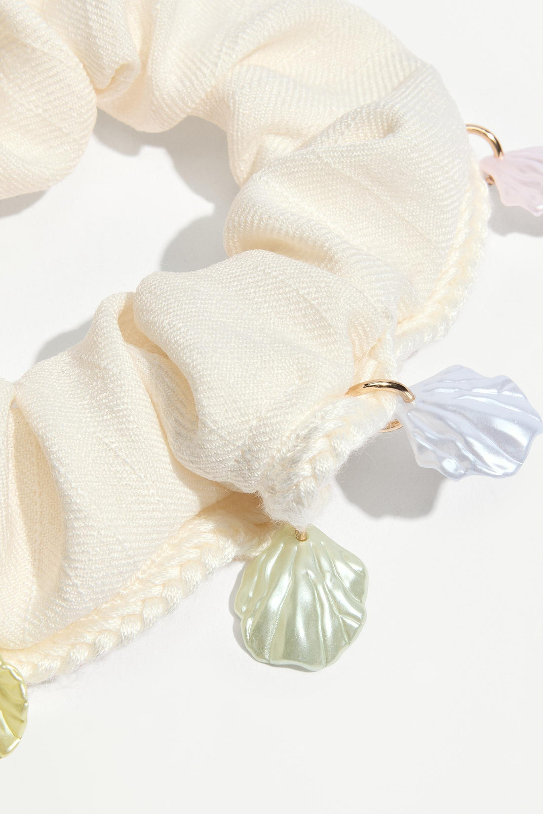 Scrunchie with shell charms - BEIGE / M