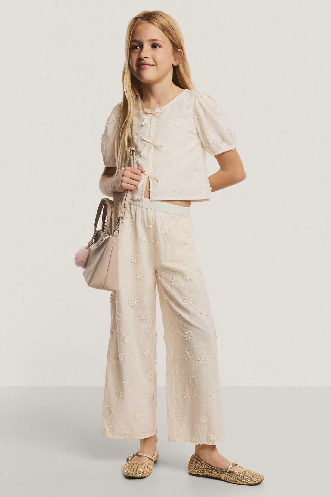 Embroidered relief blouse