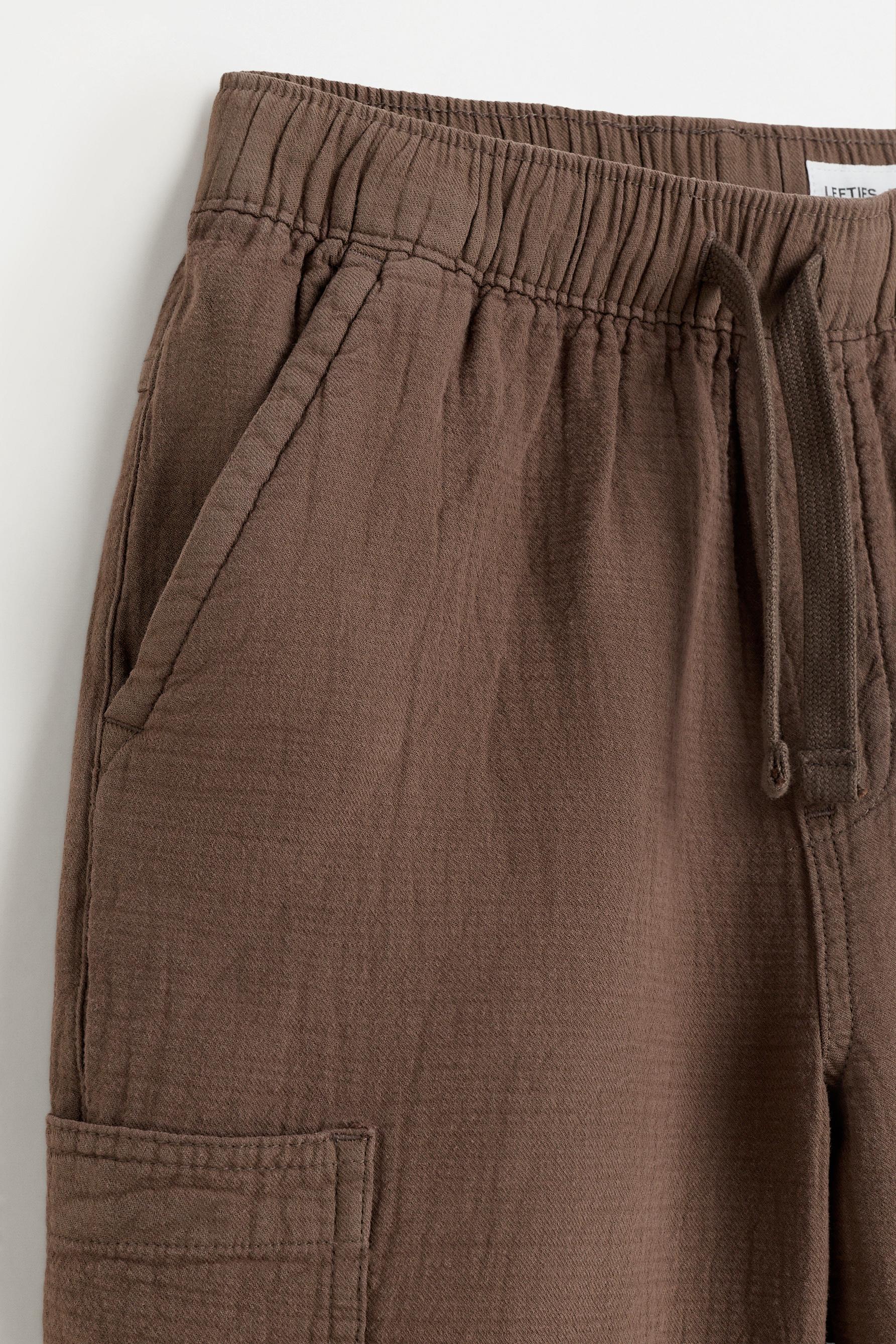 Crinkled cargo Bermuda shorts