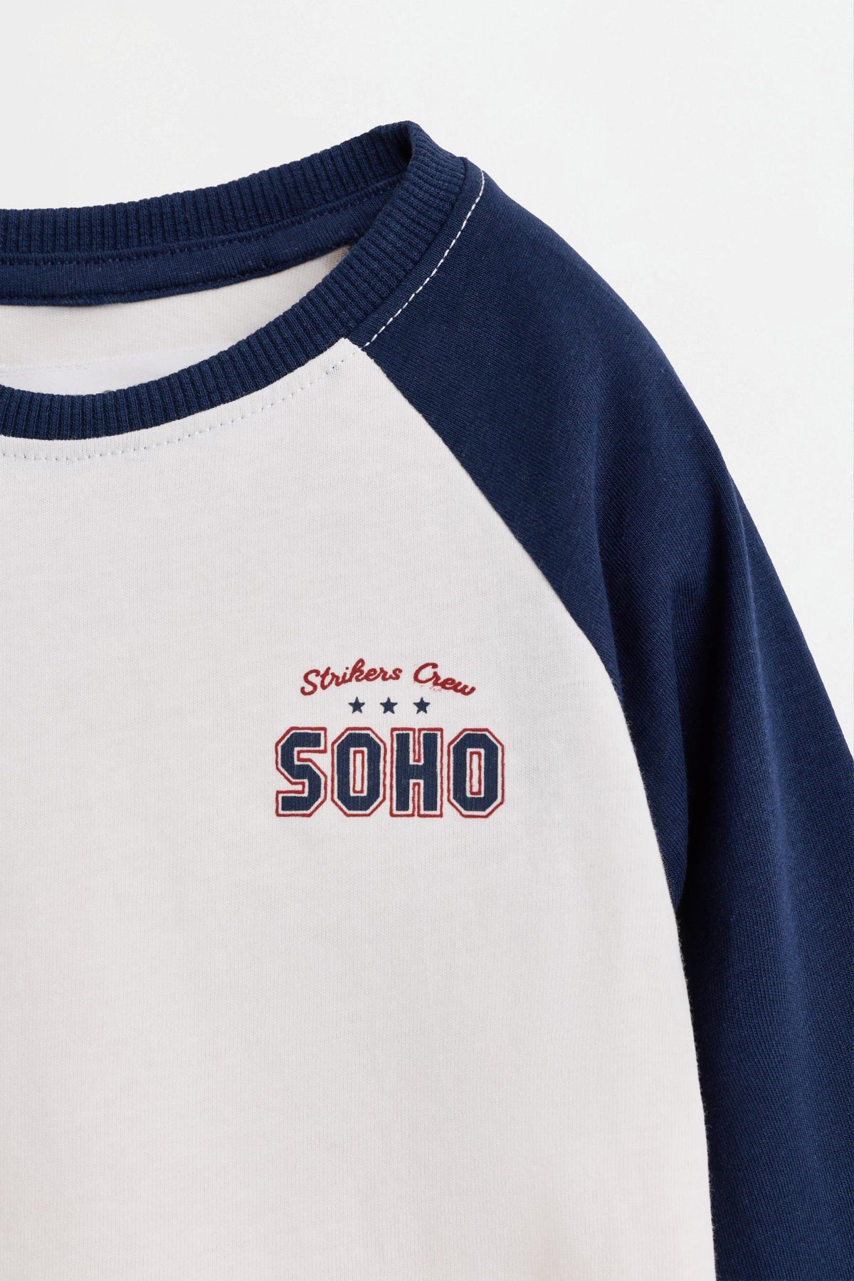 Text raglan sleeve T-shirt