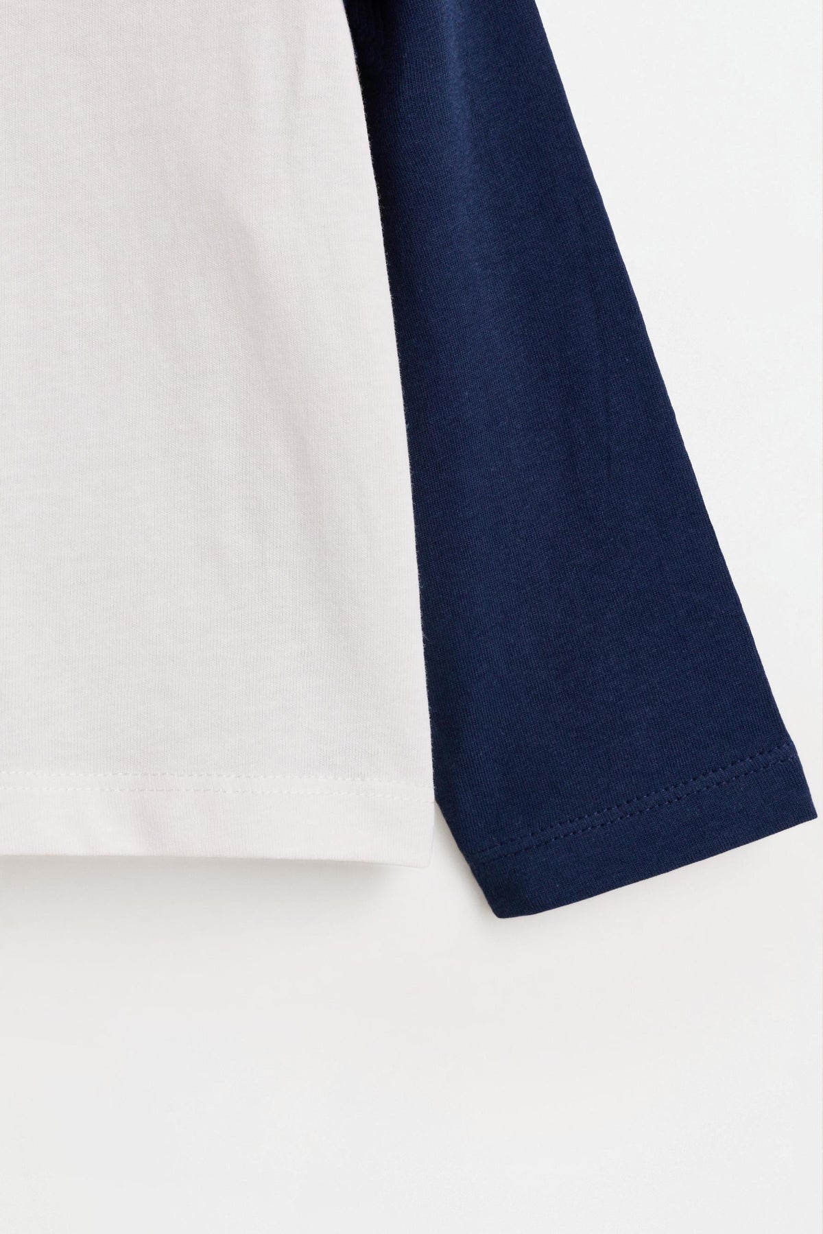 Text raglan sleeve T-shirt