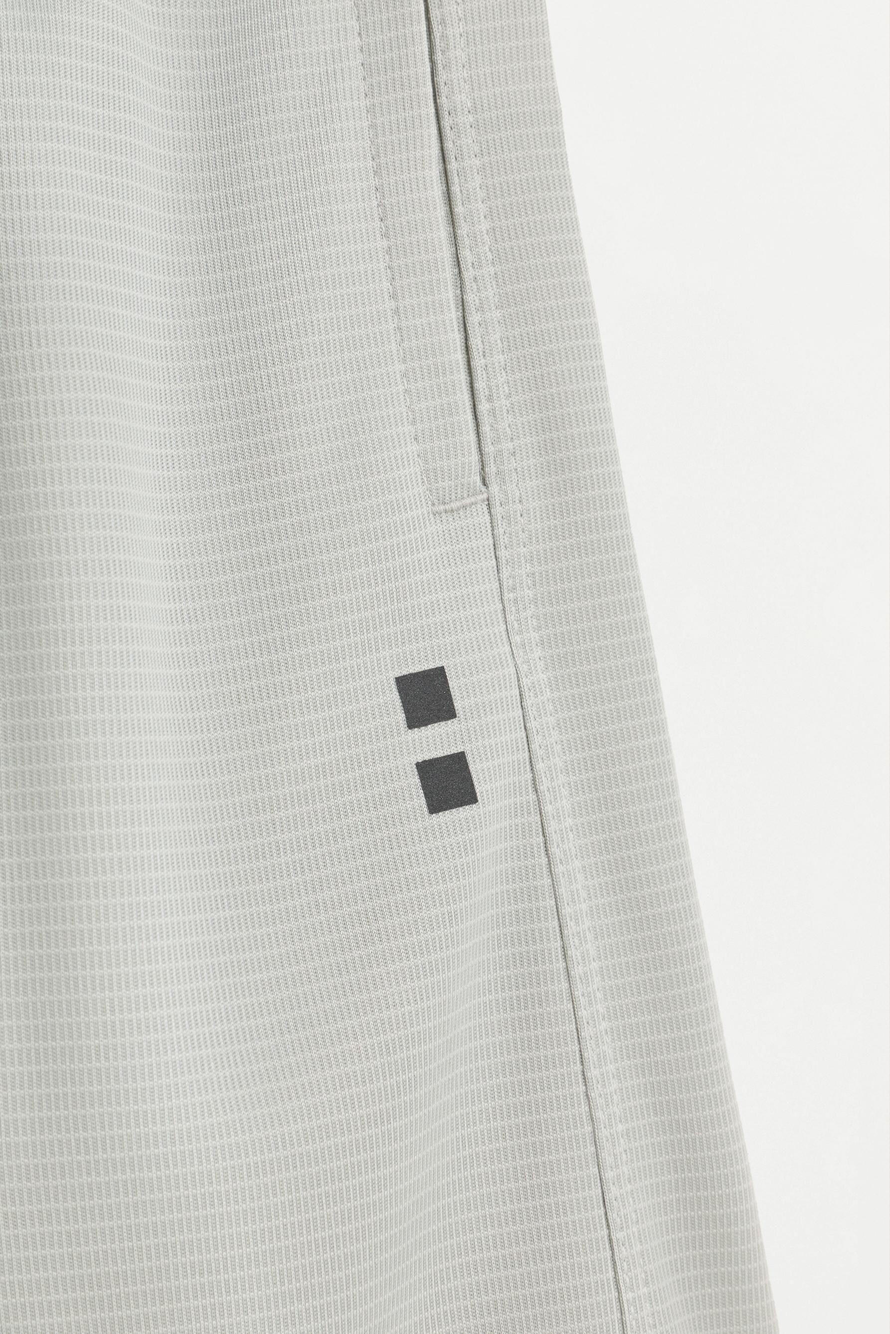Bermuda sports shorts