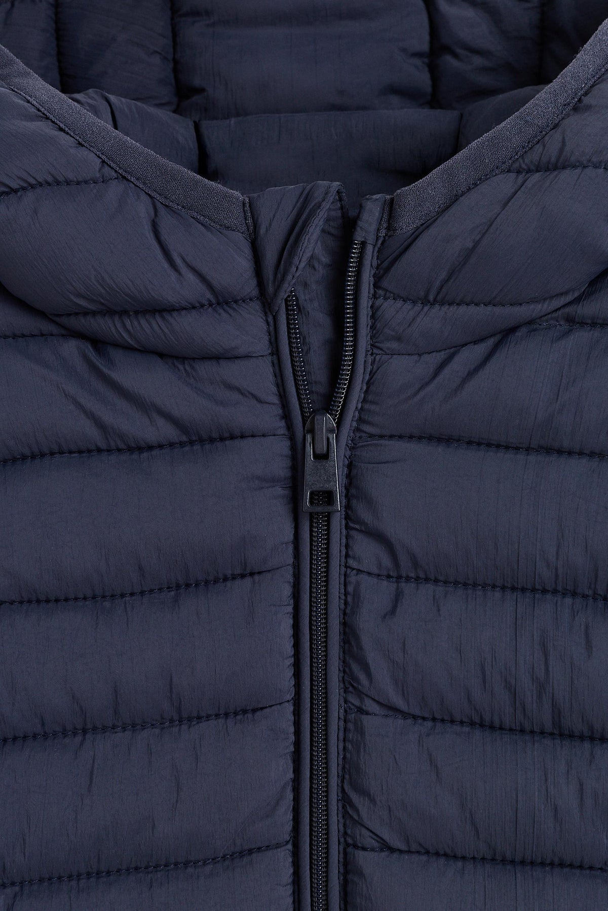 Lightweight quilted hooded jacket
