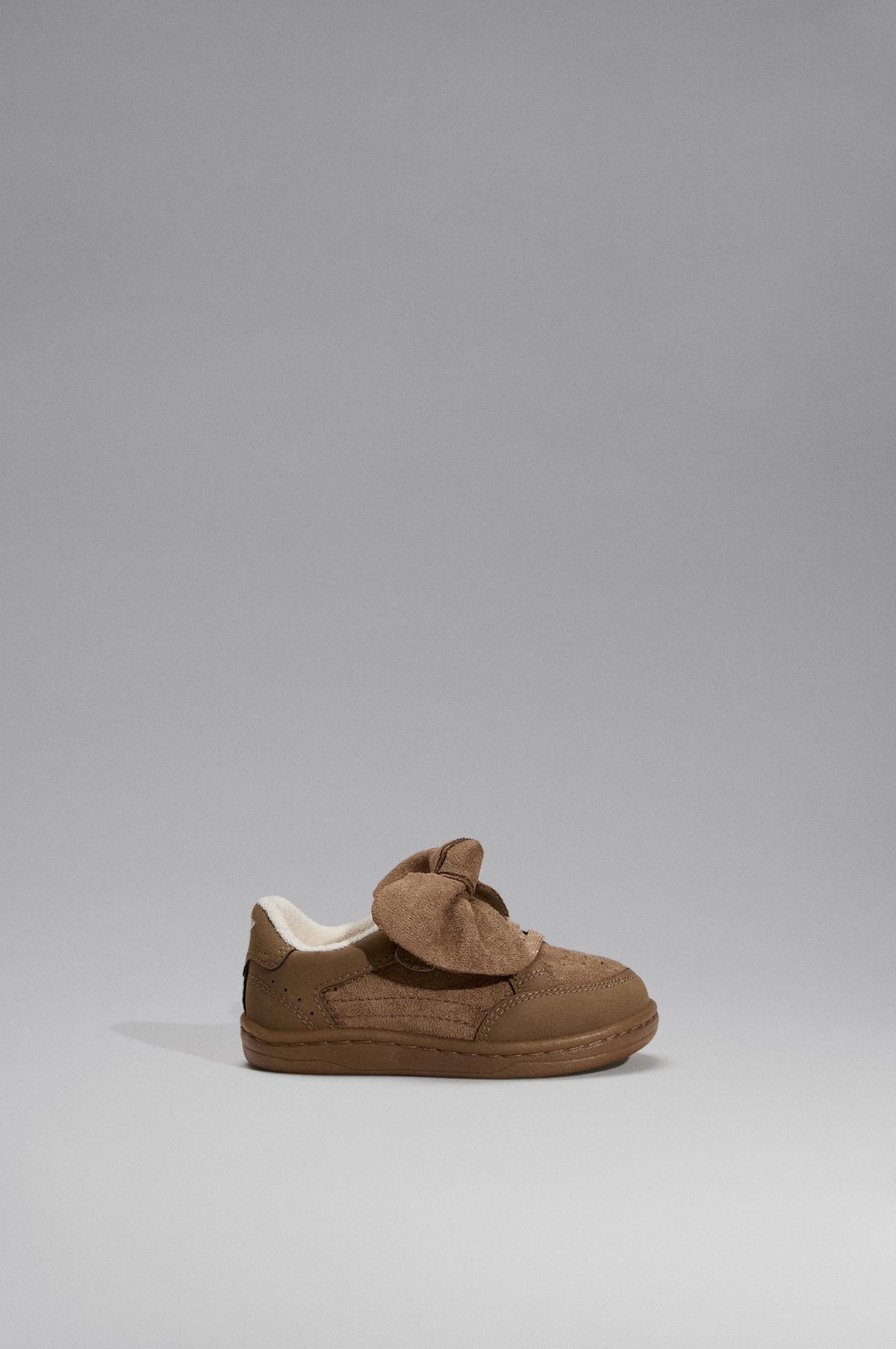 Barefoot bow slippers
