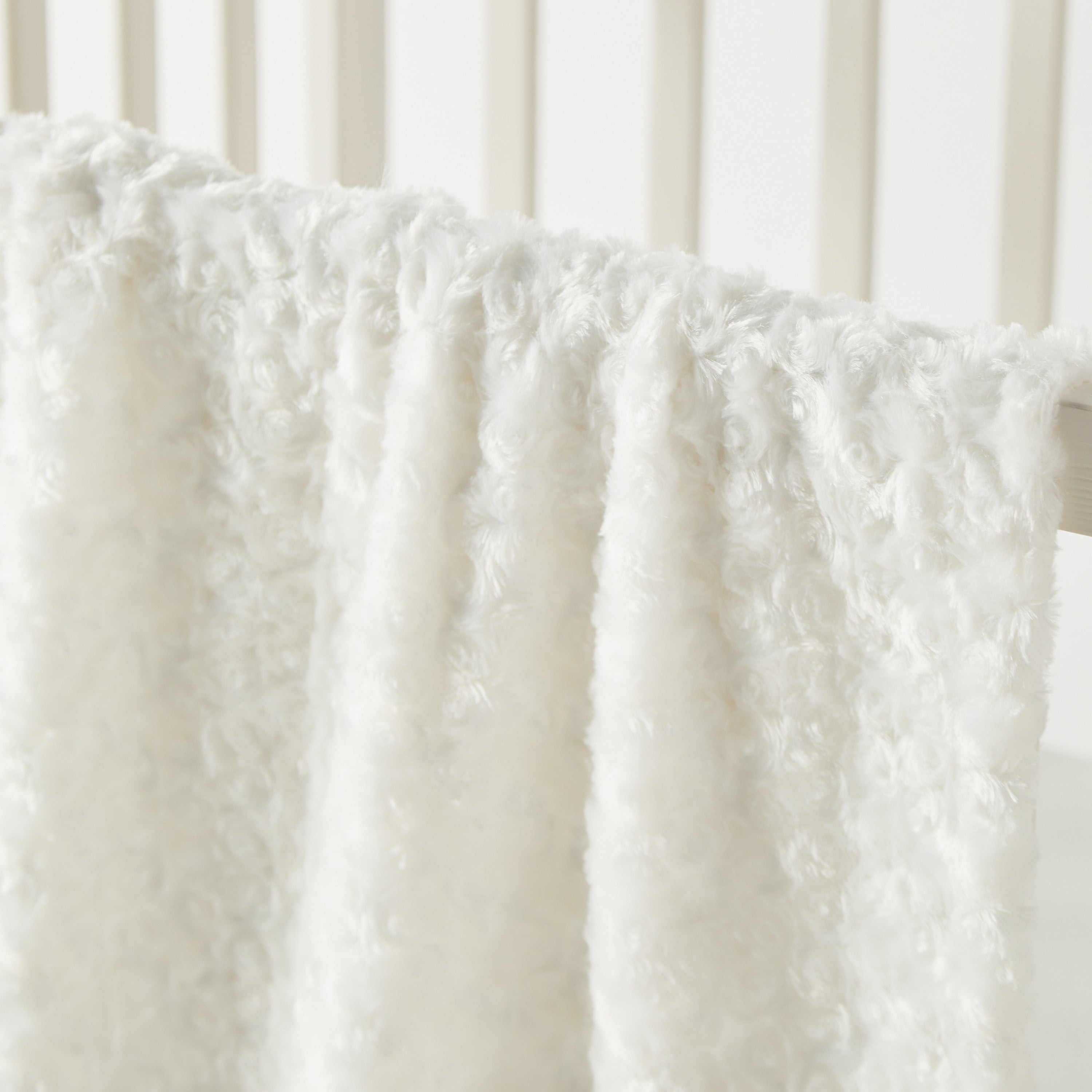 Juniors Swirl Textured Blanket - 76x76 cms
