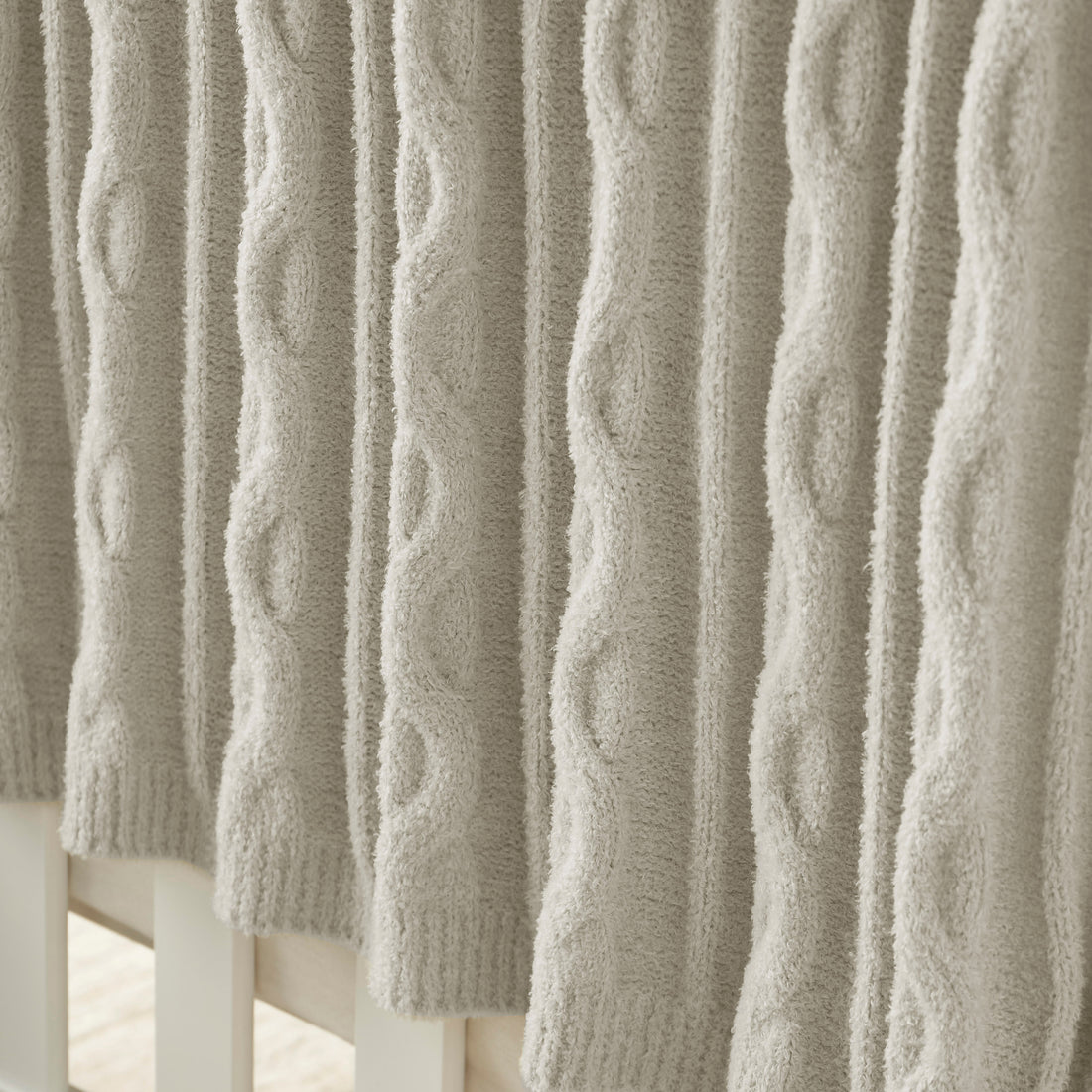 Giggles Cable Knitted Throw - 80x100 cm