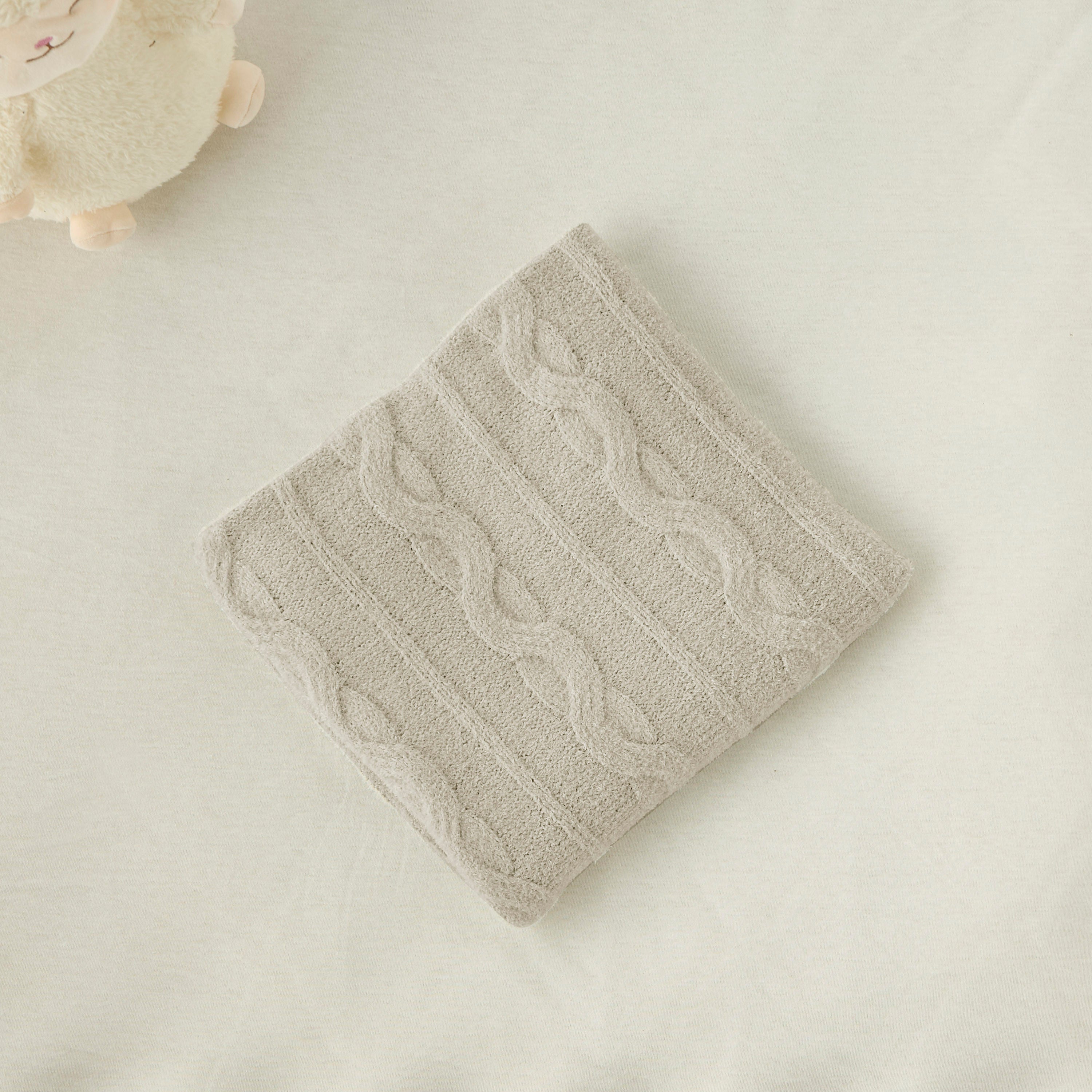 Giggles Cable Knitted Throw - 80x100 cm