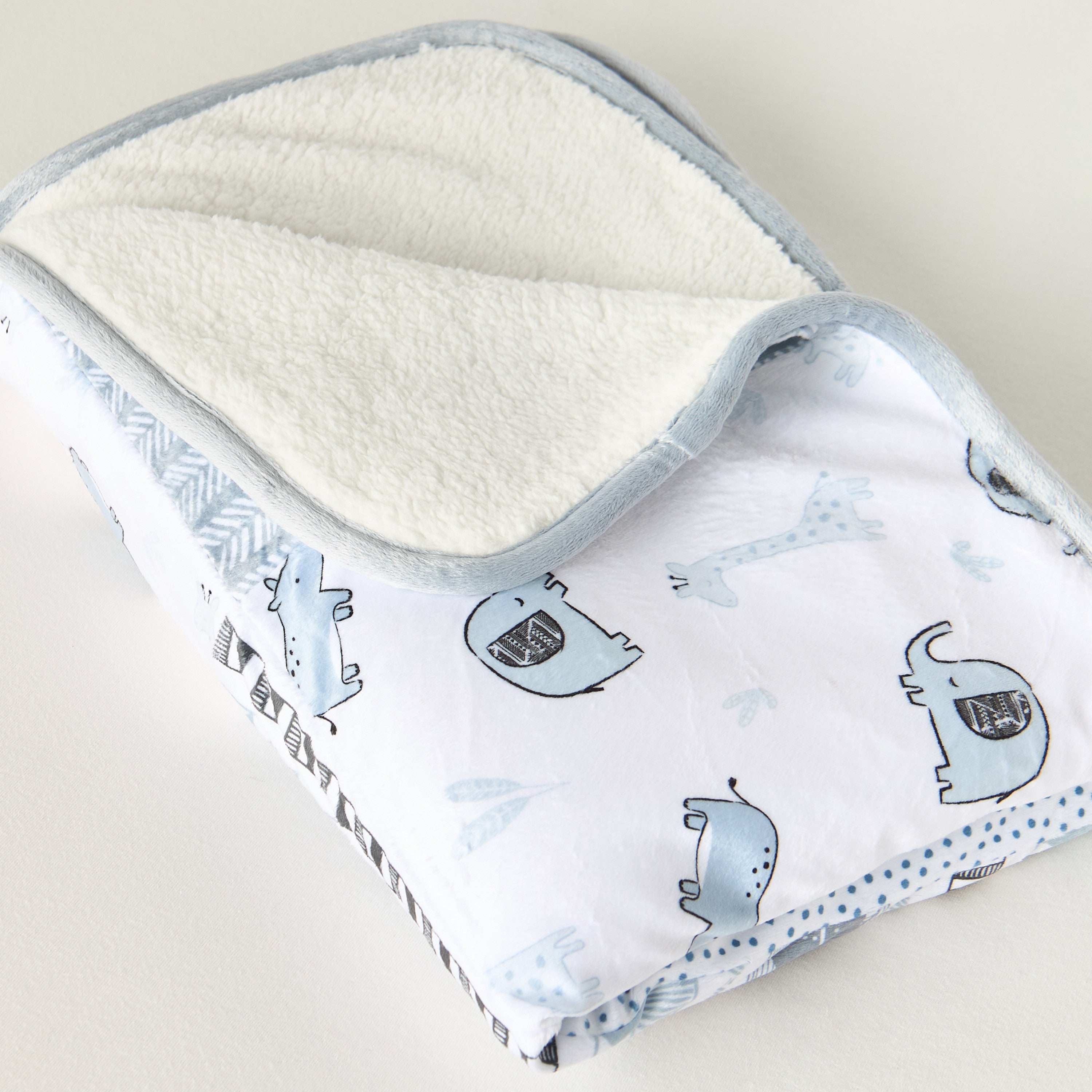 Juniors Patchwork Print Sherpa Raschel Blanket - 76x102 cm