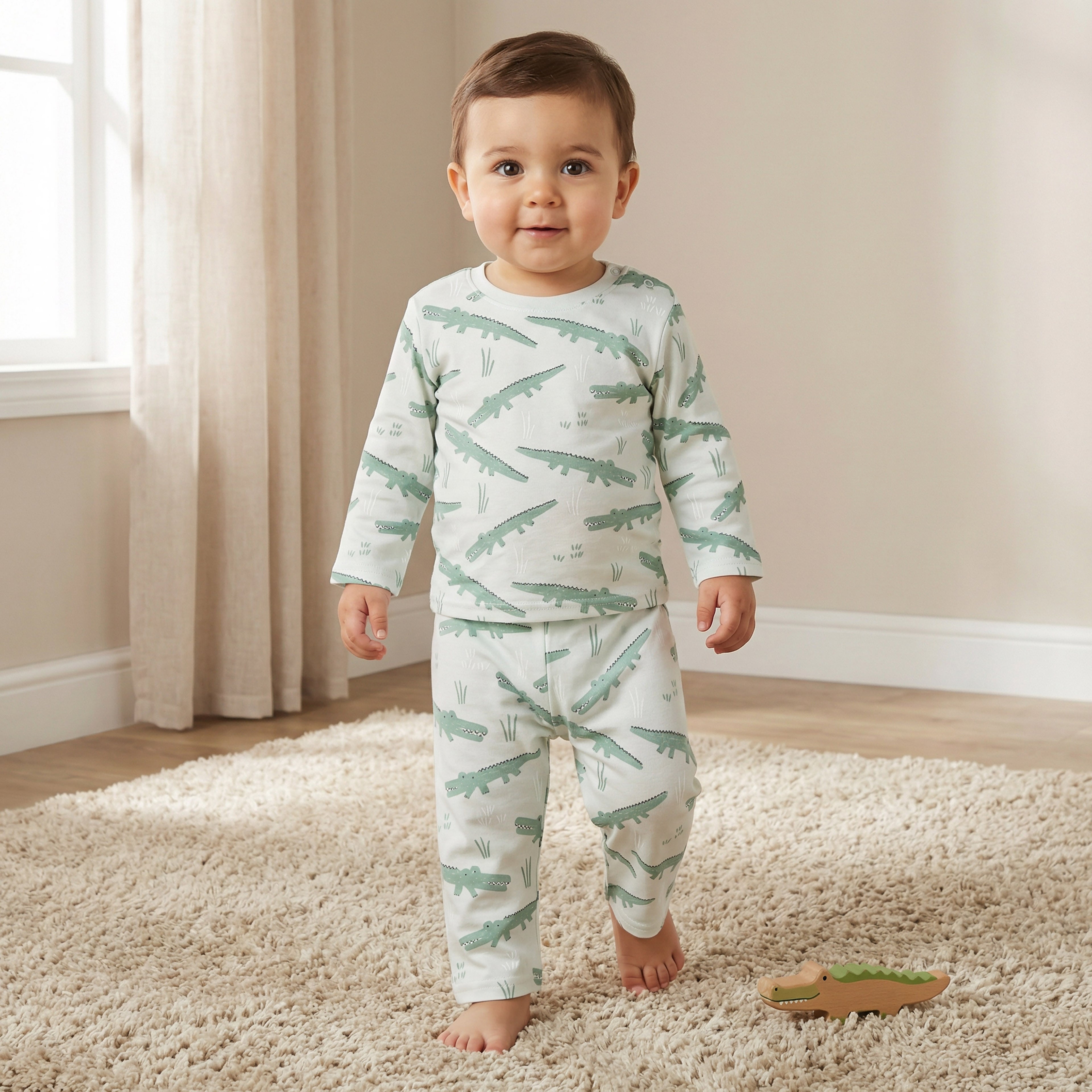 Juniors Giraffe Print T-shirt and Pyjama Set