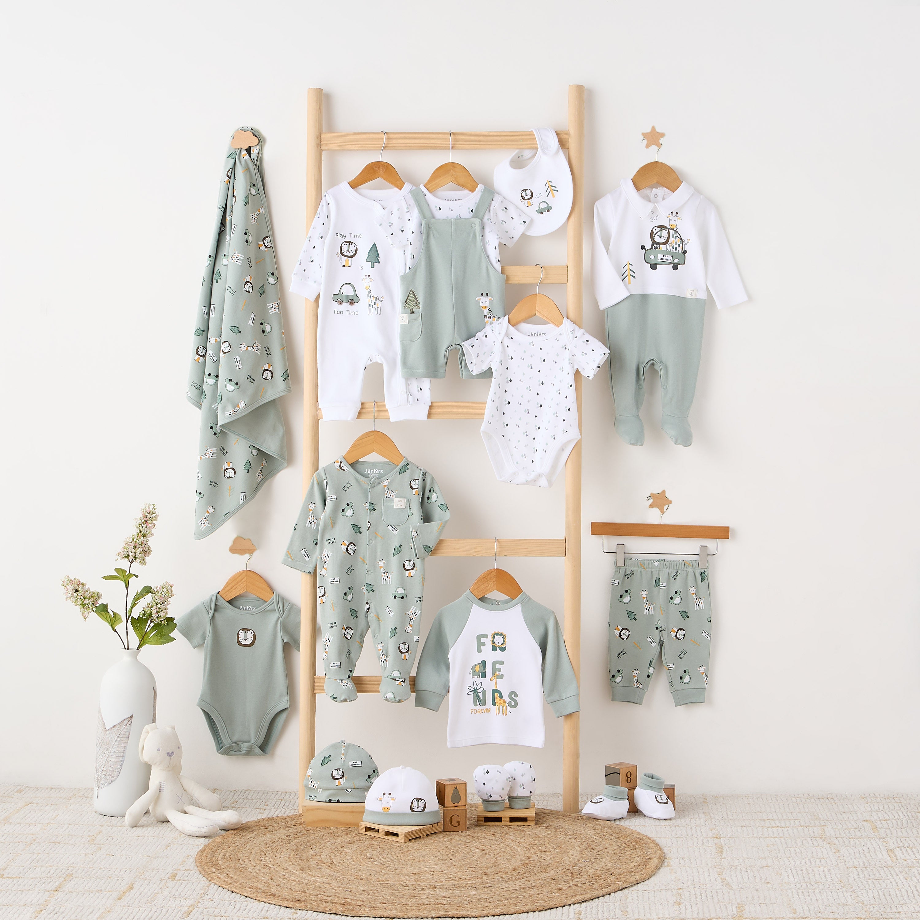 Juniors Printed Raglan Sleeve T-shirt and Pyjama Set