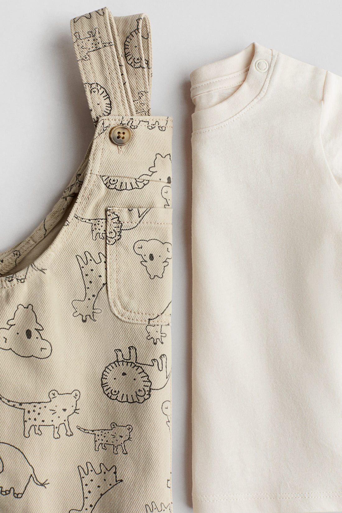 2-piece dungarees and top set