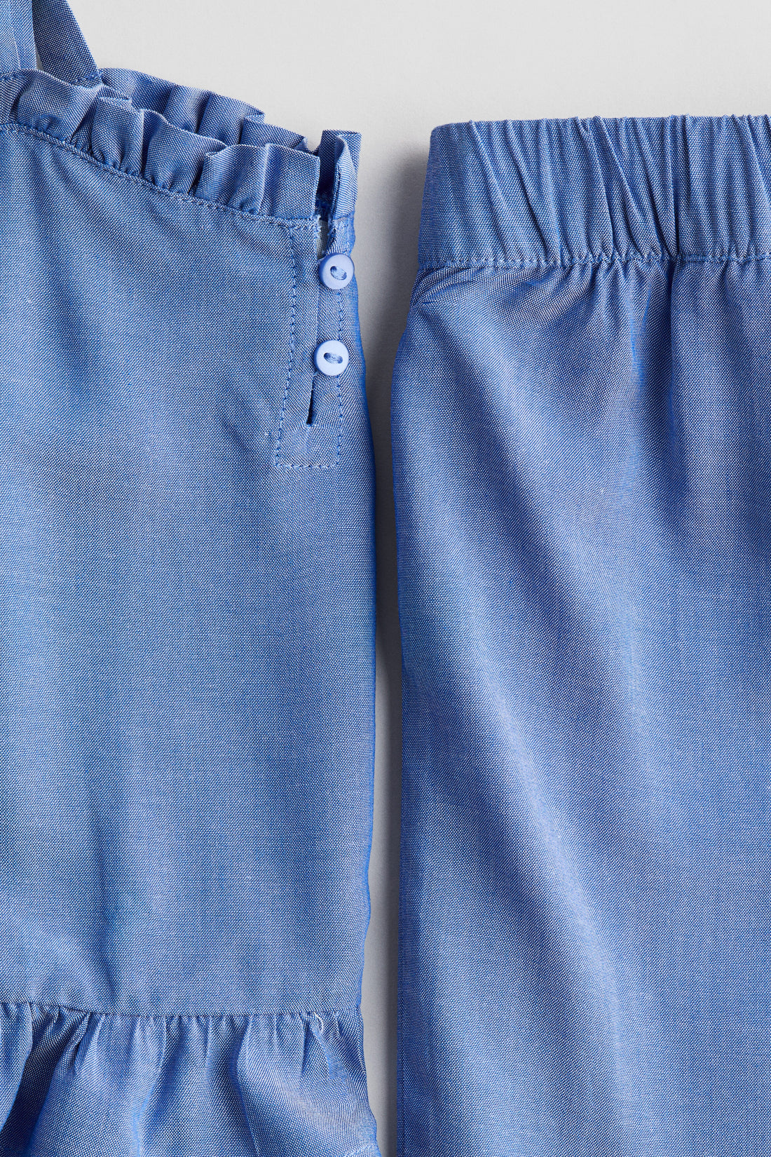 2-piece frill-trimmed seersucker set