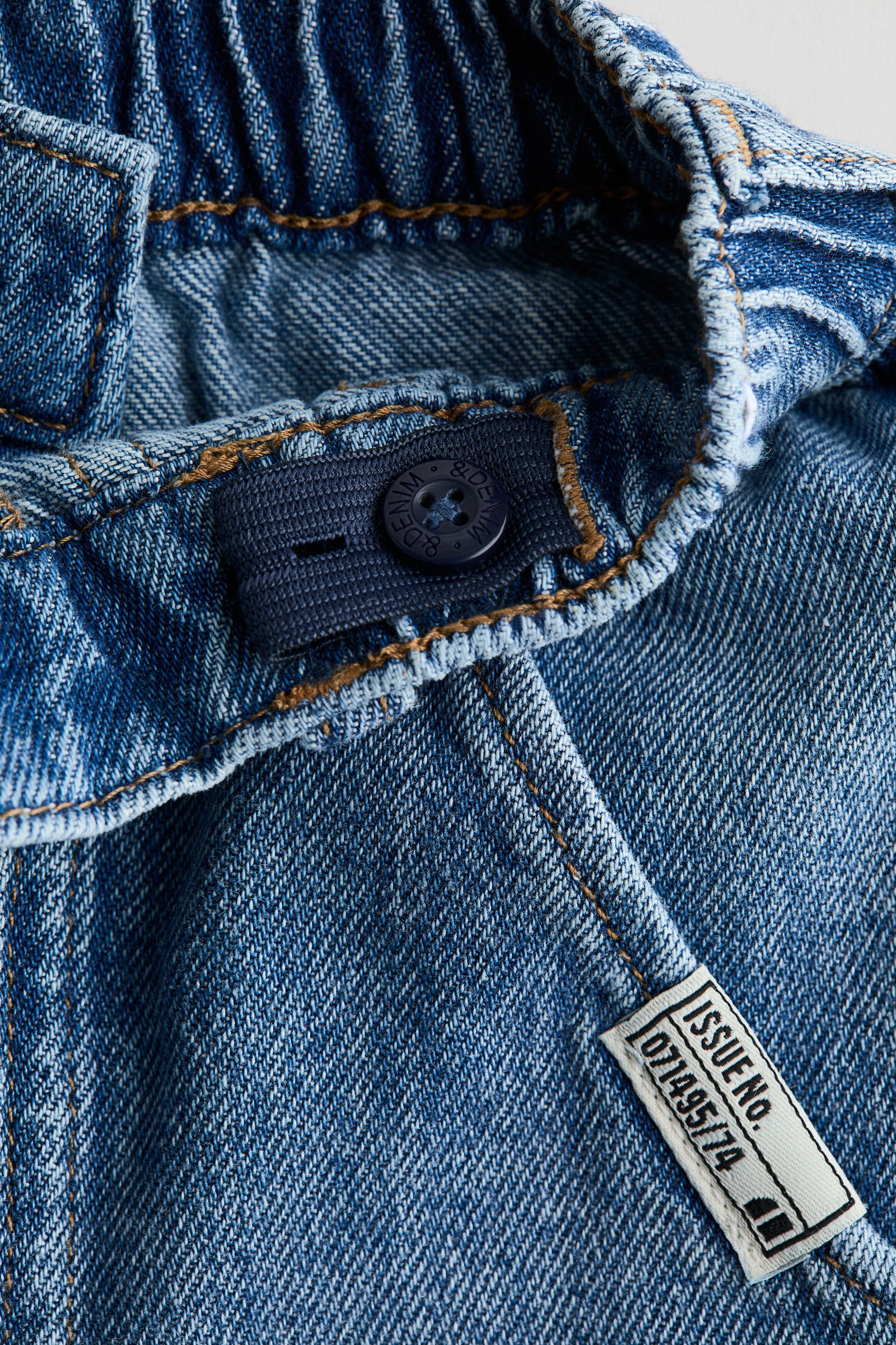 Loose Fit Tapered Leg Jeans