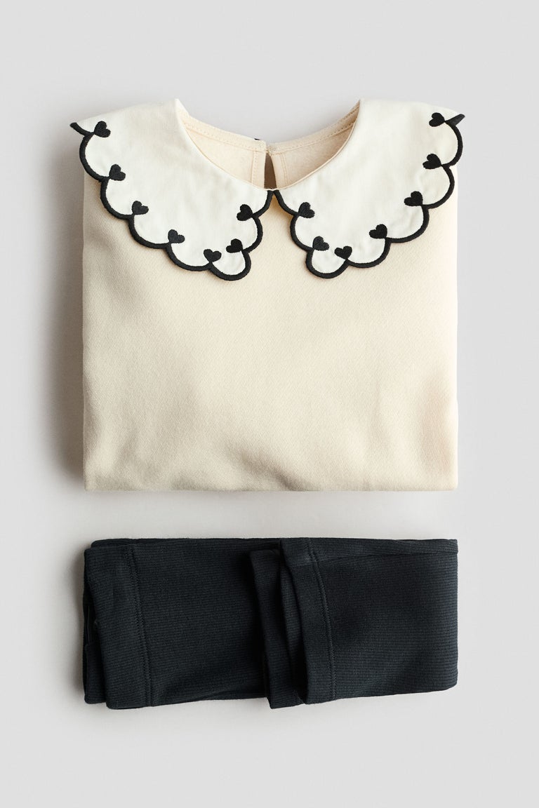 2-piece sweatshirt and leggings set Image 2 of 2