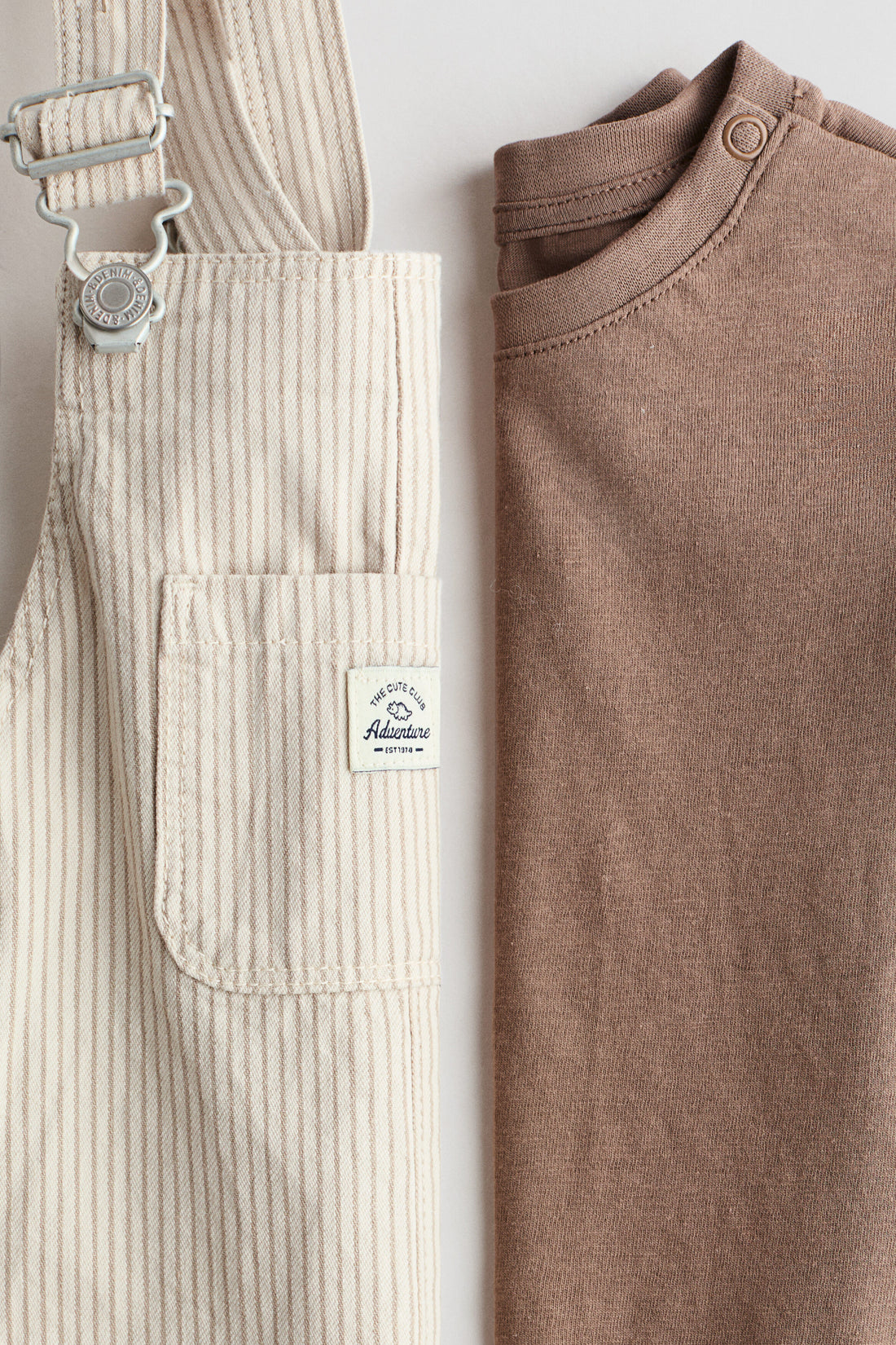 2-piece dungaree shorts and T-shirt set
