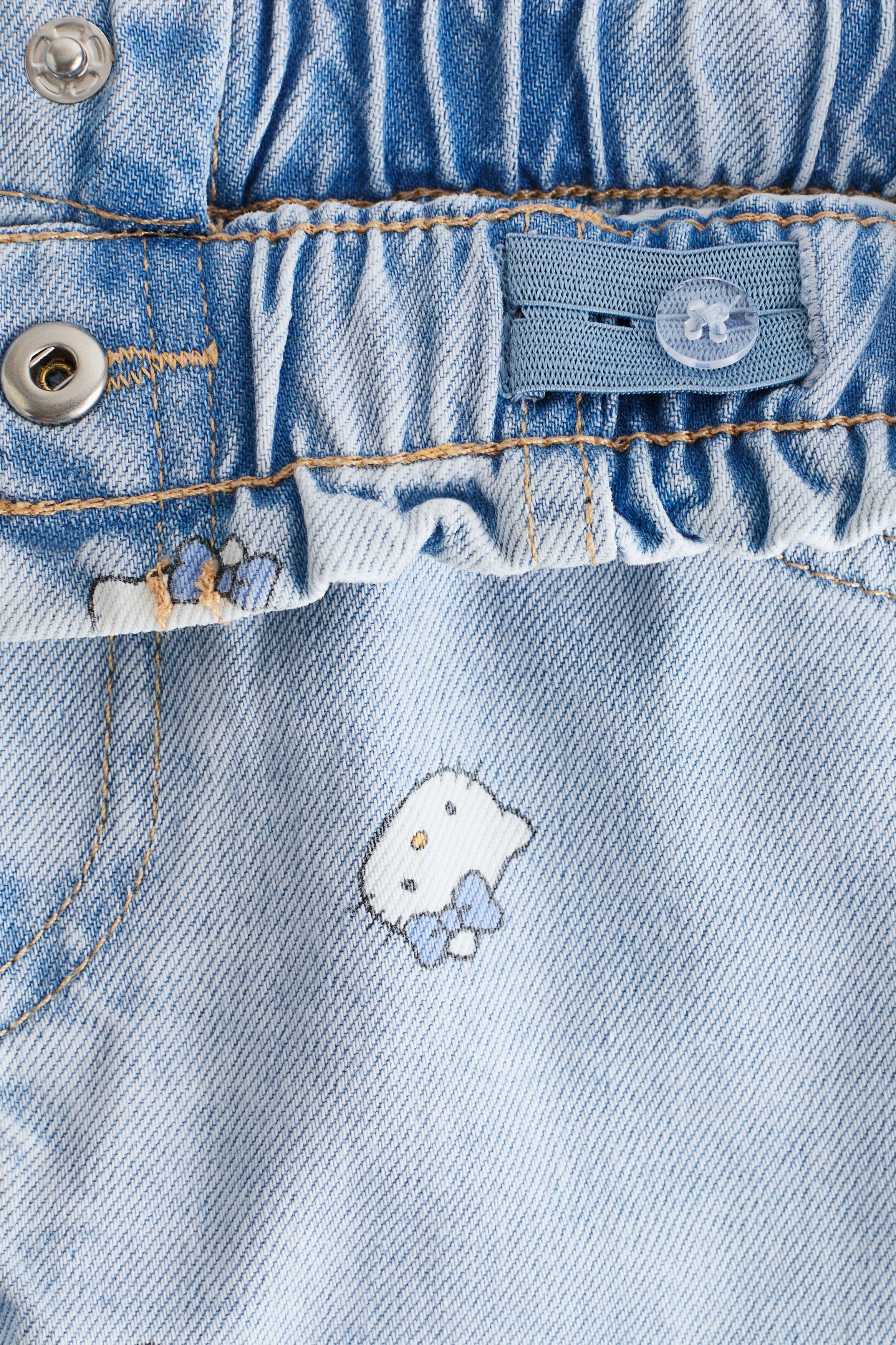 Loose Fit denim shorts