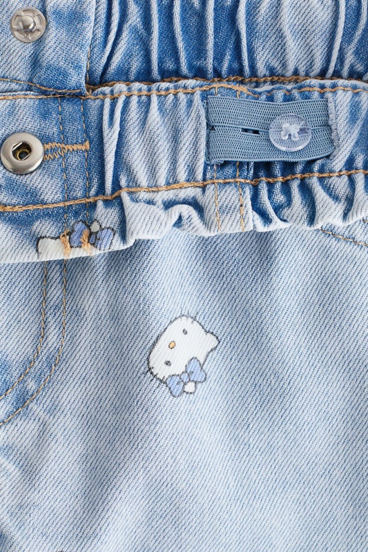Loose Fit denim shorts