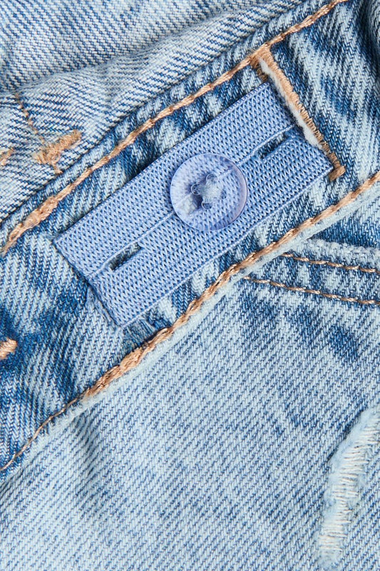 Frayed denim shorts