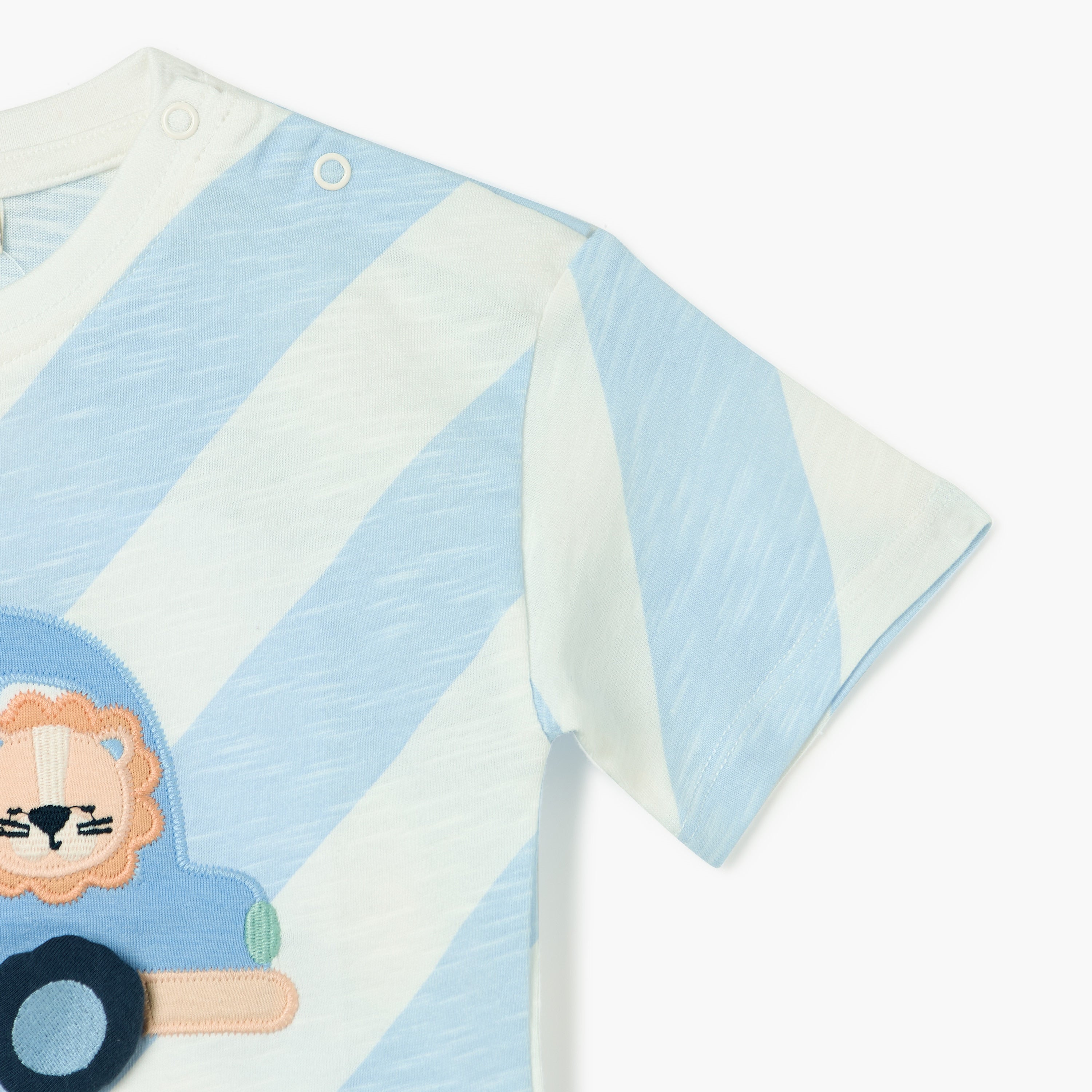 Juniors Car Applique Crew Neck T-shirt with Short Sleeves