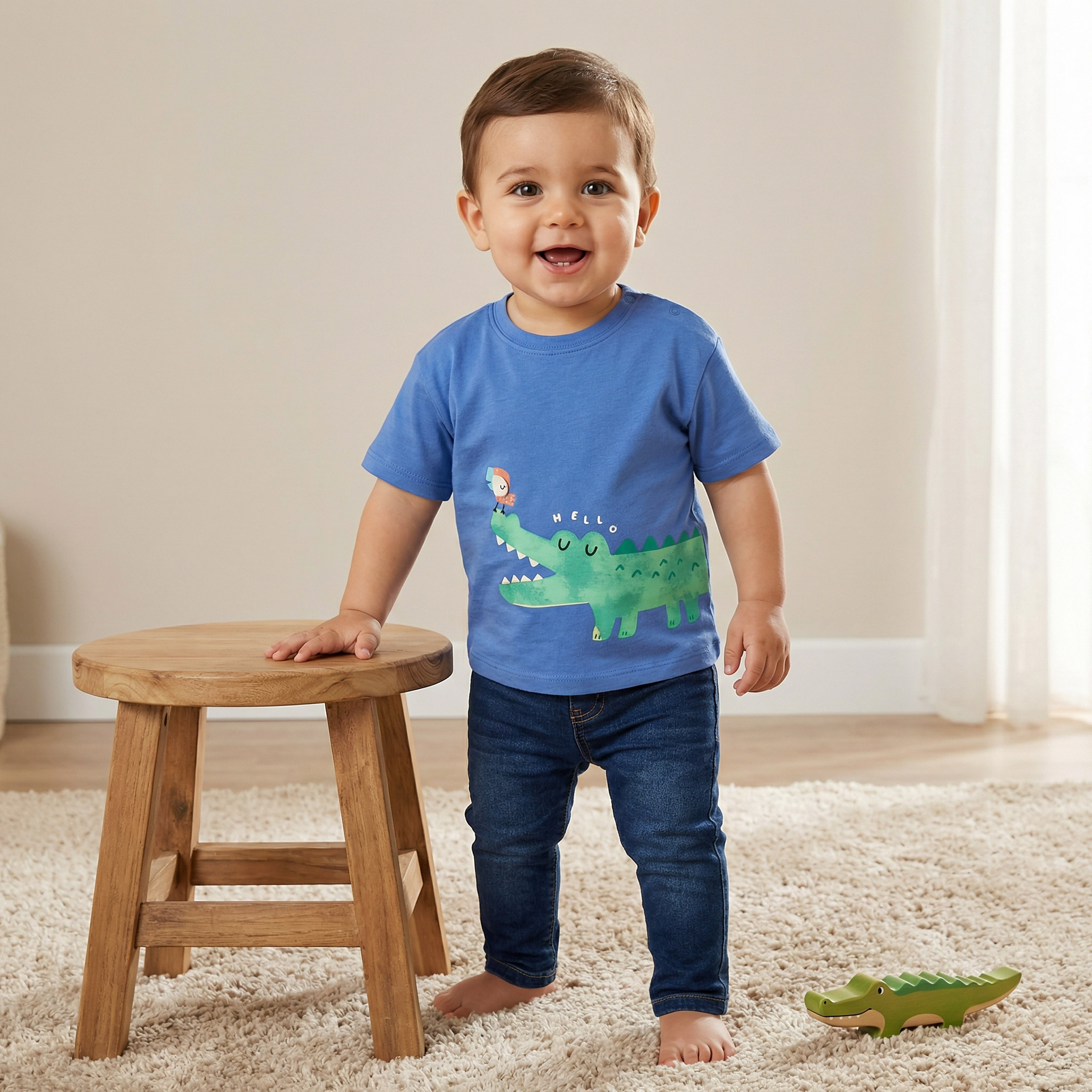 Juniors Crew Neck Short Sleeves T-shirt with Alligator Print