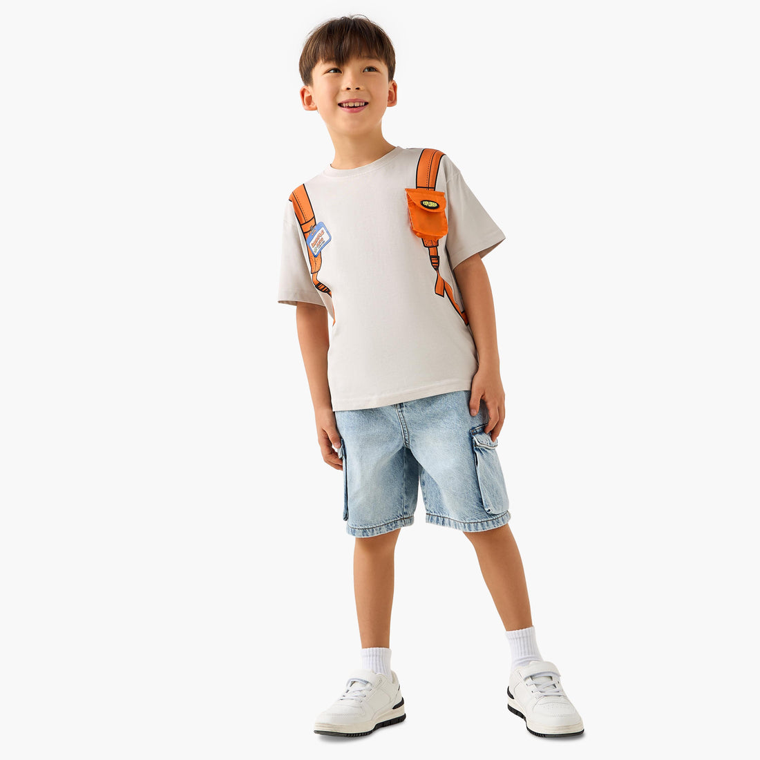 Juniors Crew Neck Short Sleeve T-shirt with Backpack Print
