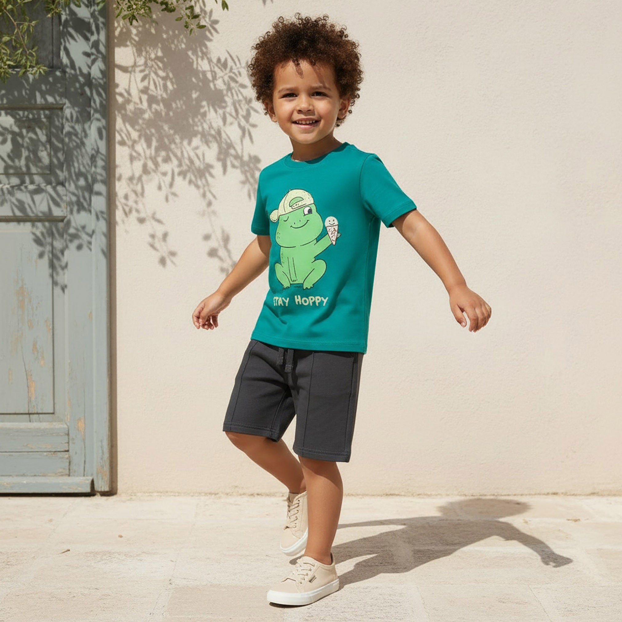 Juniors Crew Neck Short Sleeves T-shirt with Frog Print