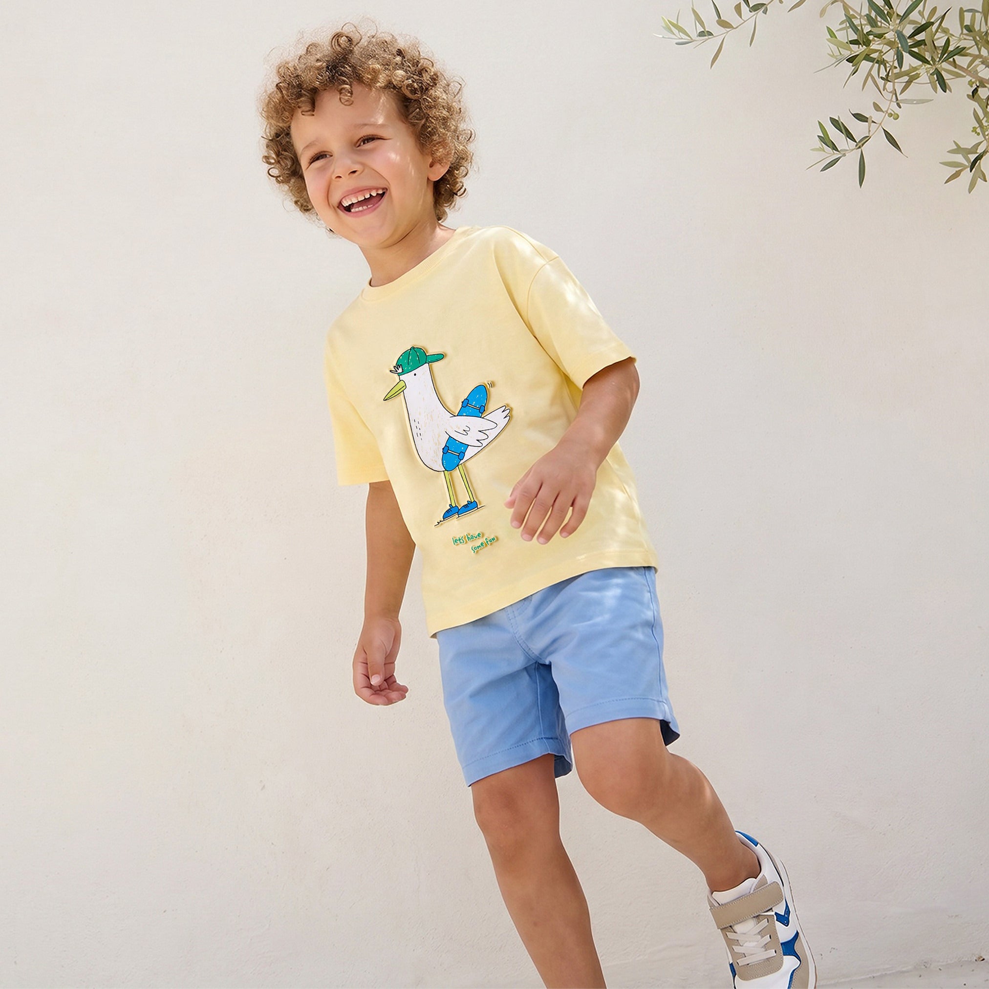 Juniors Crew Neck Short Sleeves T-shirt with Seagull Embossed Print