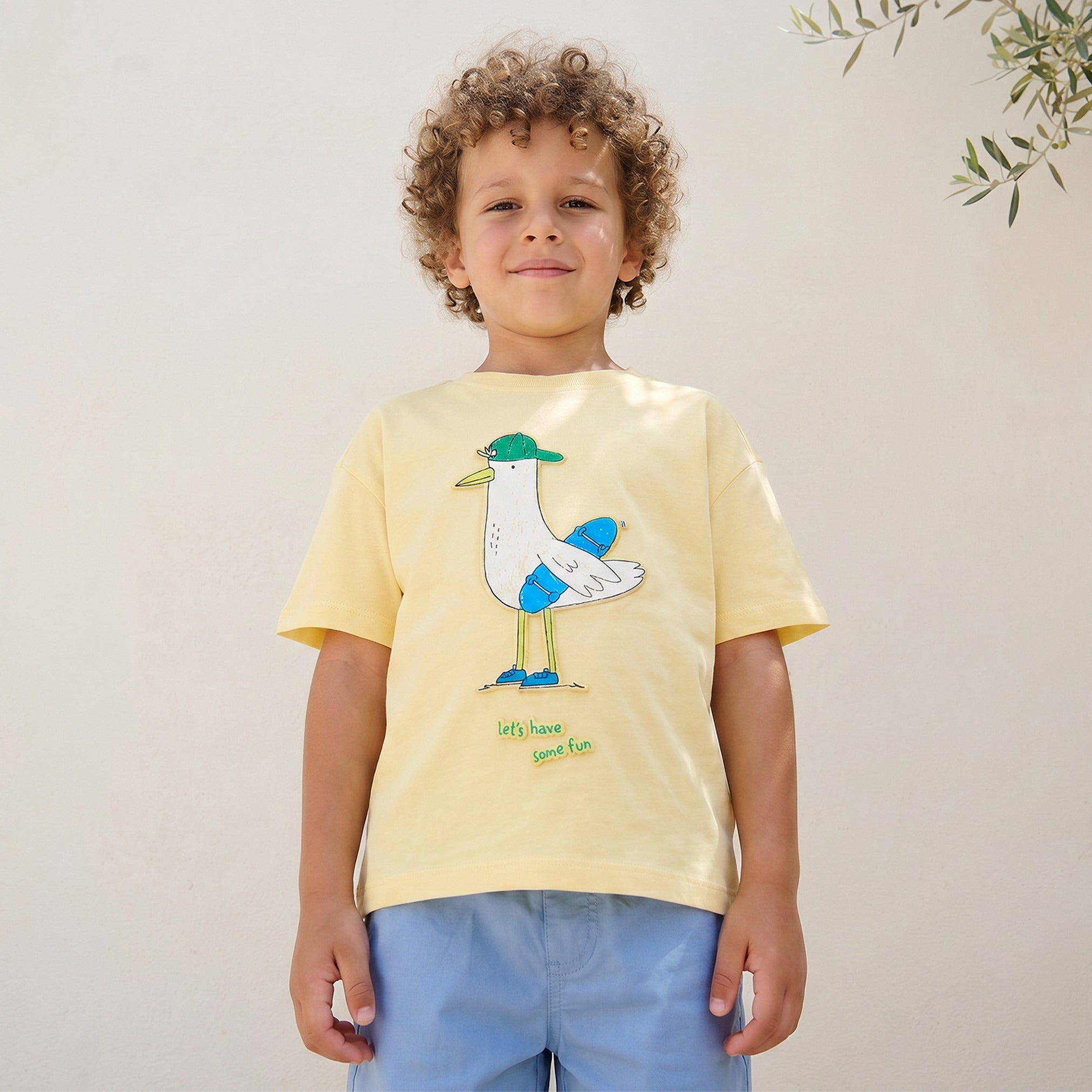 Juniors Crew Neck Short Sleeves T-shirt with Seagull Embossed Print