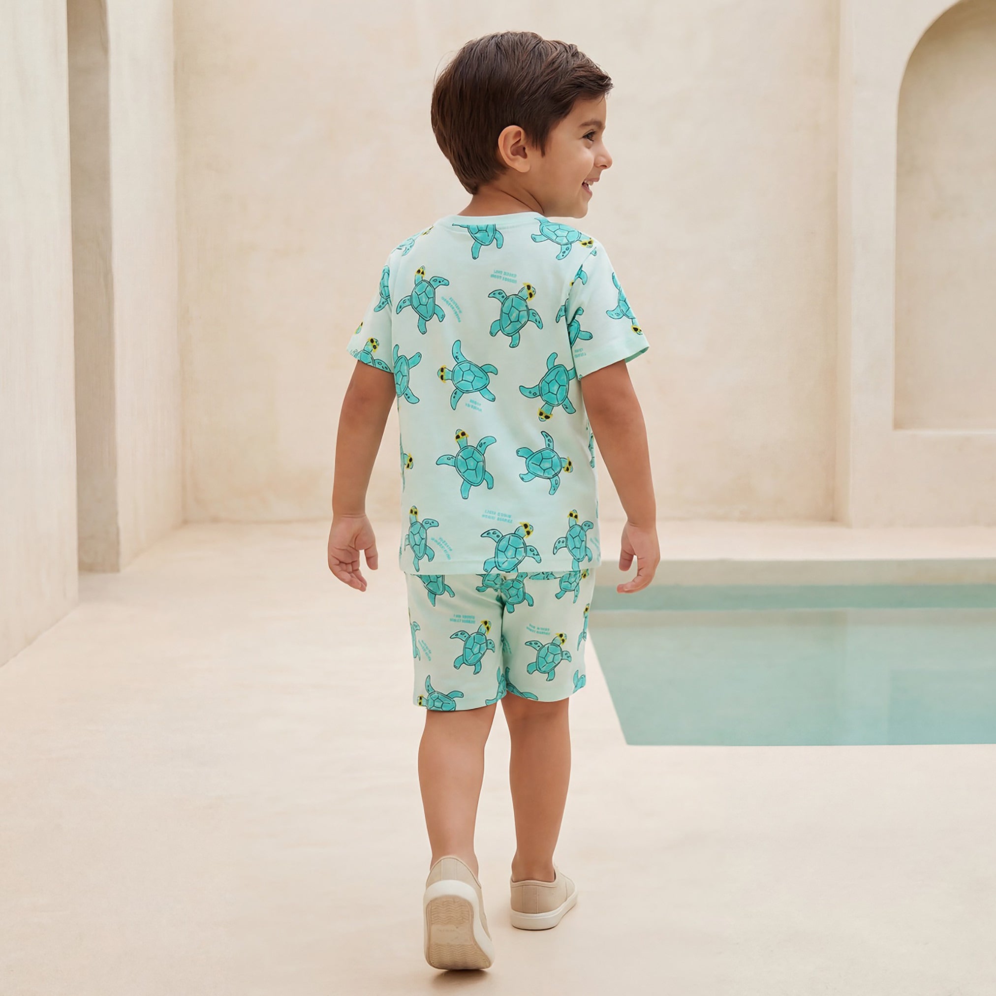 Juniors Crew Neck Short Sleeves T-shirt with Turtle Print
