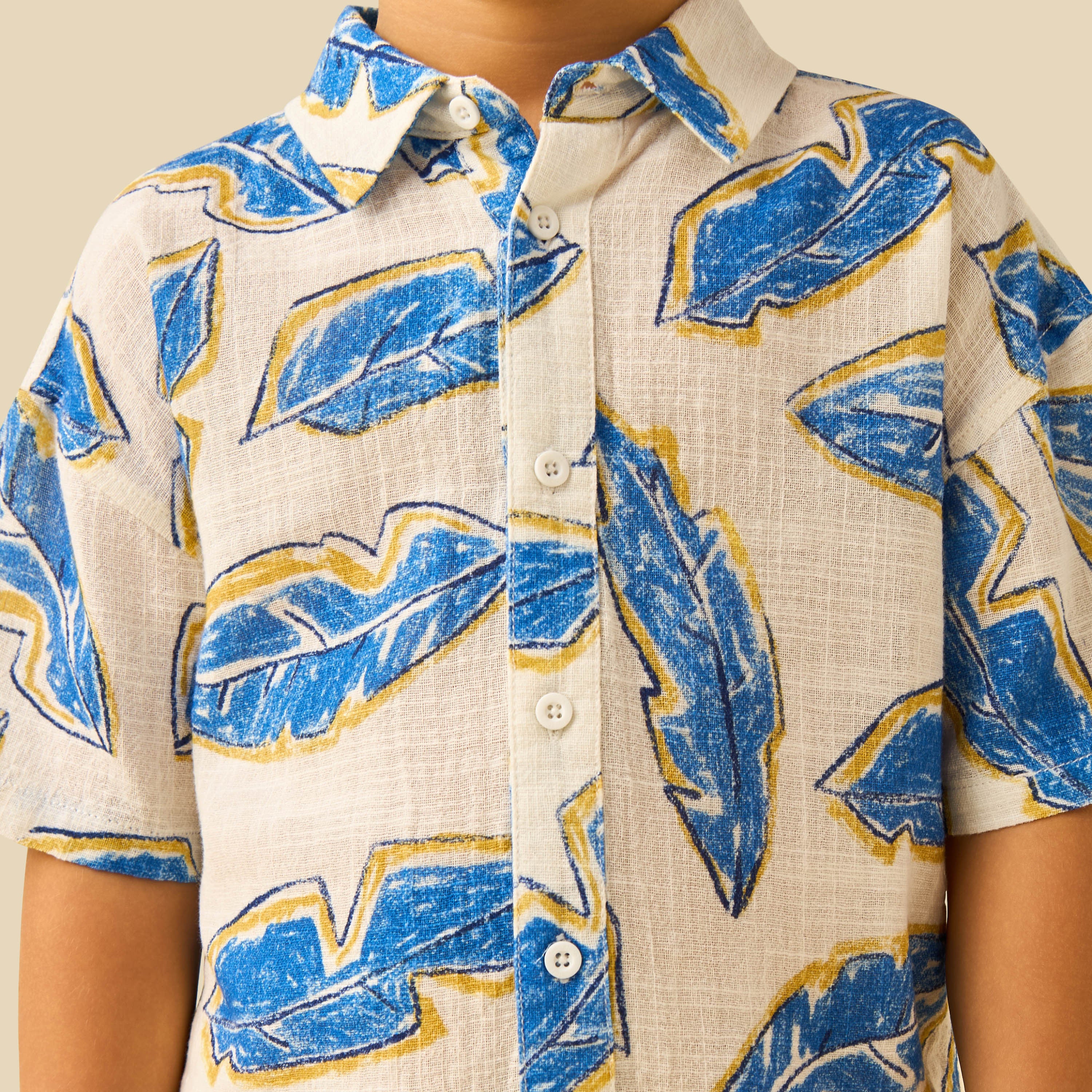 Juniors Short Sleeve Shirt with Leaf Print