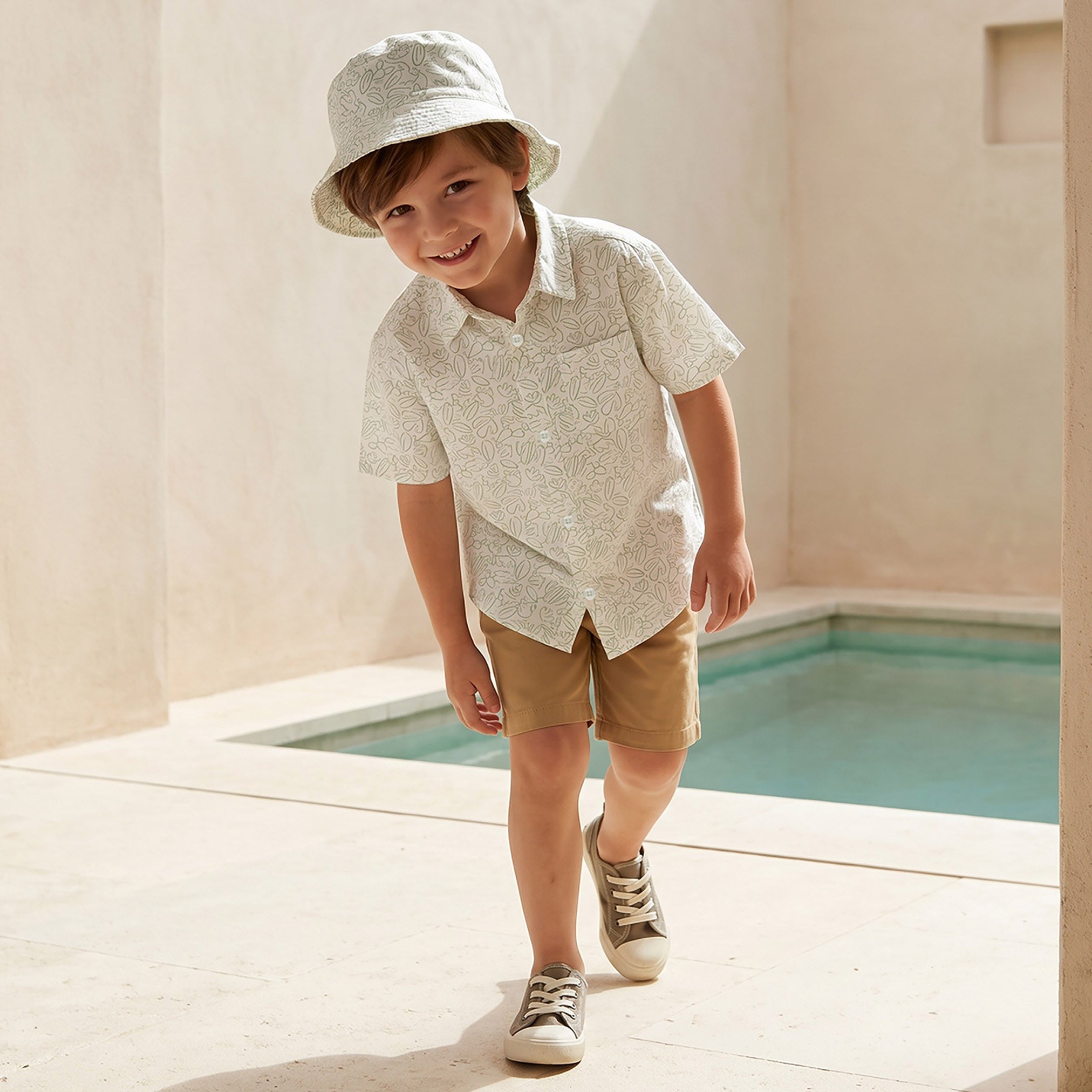 Juniors Collared Short Sleeves Shirt and Shorts Set with Hat - Cream / 4-5 yrs