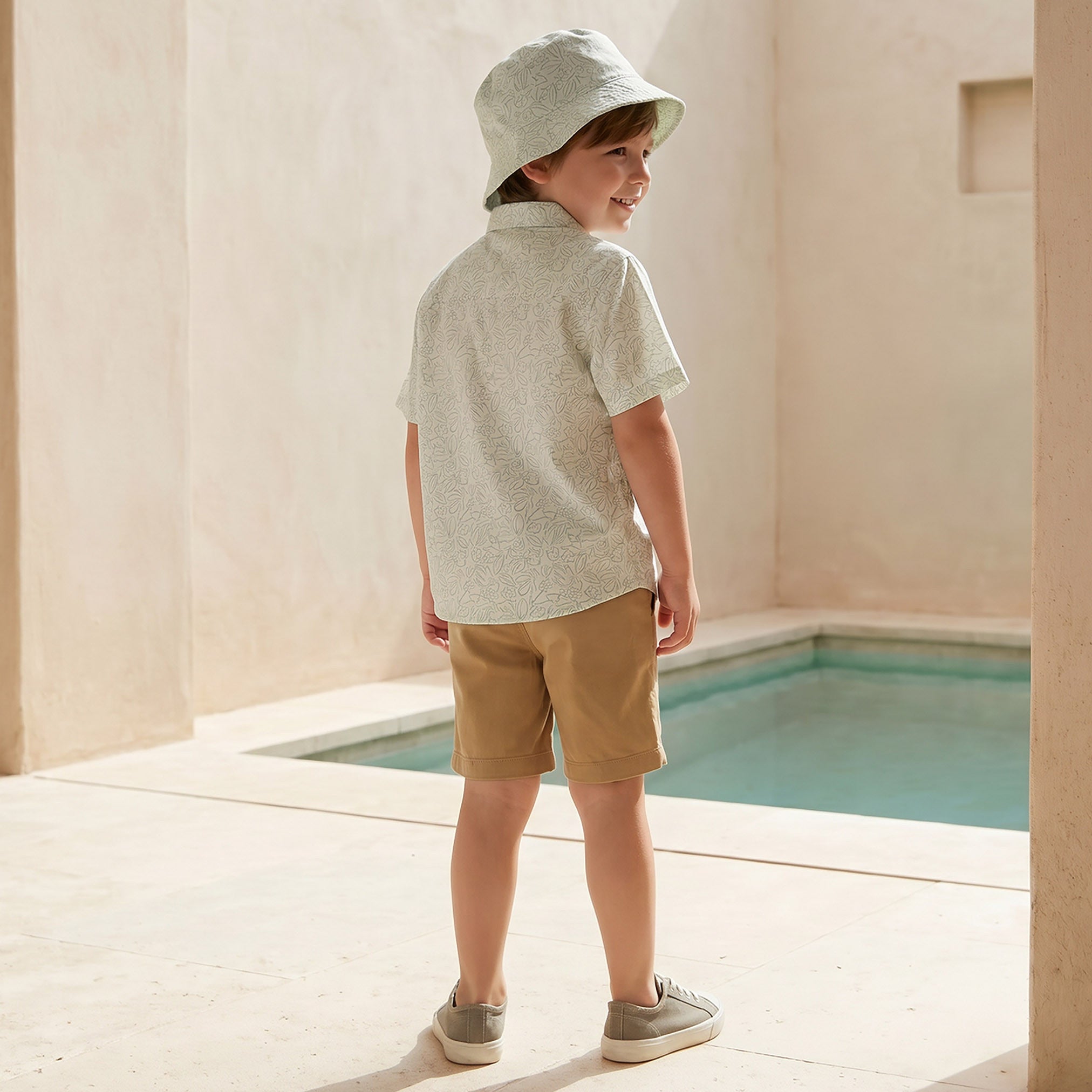 Juniors Collared Short Sleeves Shirt and Shorts Set with Hat