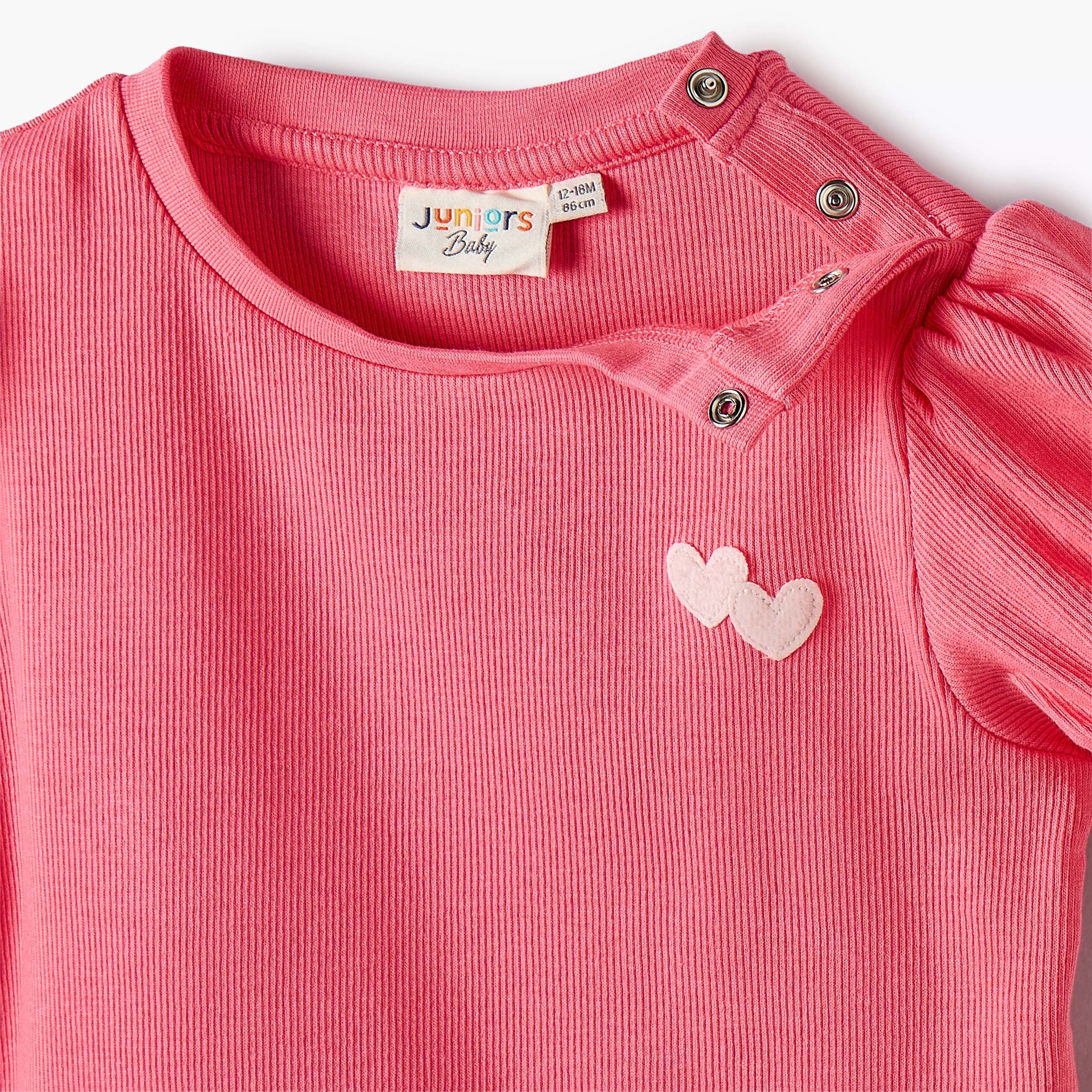 Juniors Round Neck Short Sleeves T-shirt with Heart Applique