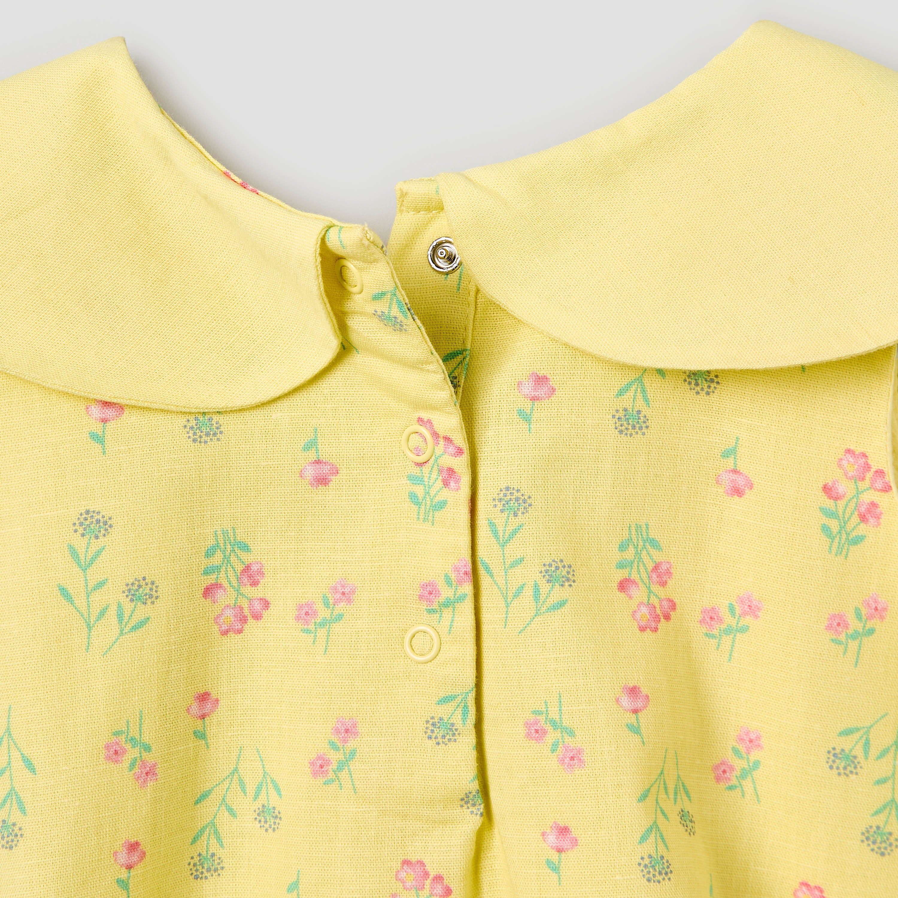 Juniors Peter Pan Collar Sleeveless Romper with Floral Print