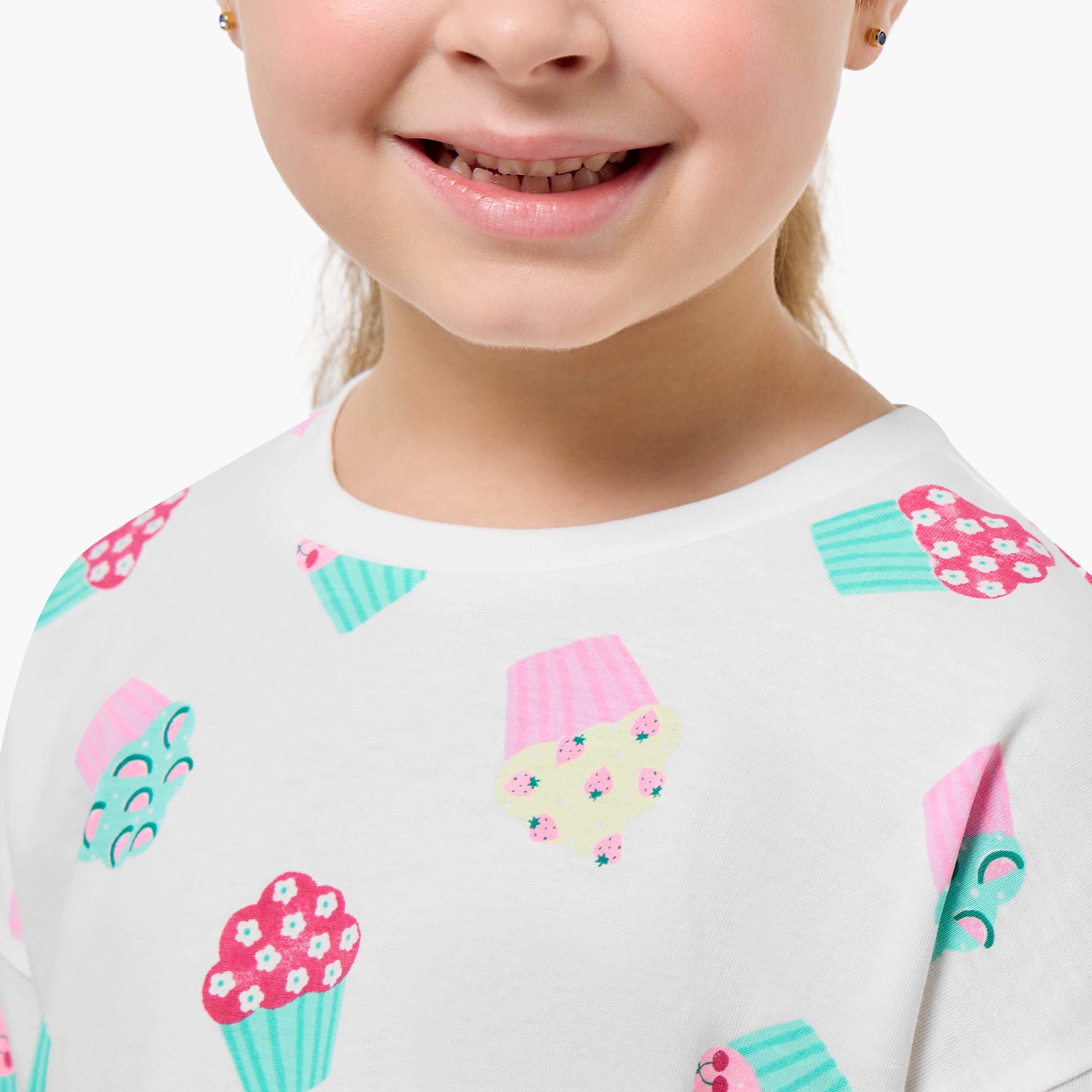 Juniors Crew Neck Short Sleeve T-shirt with Cupcake Print