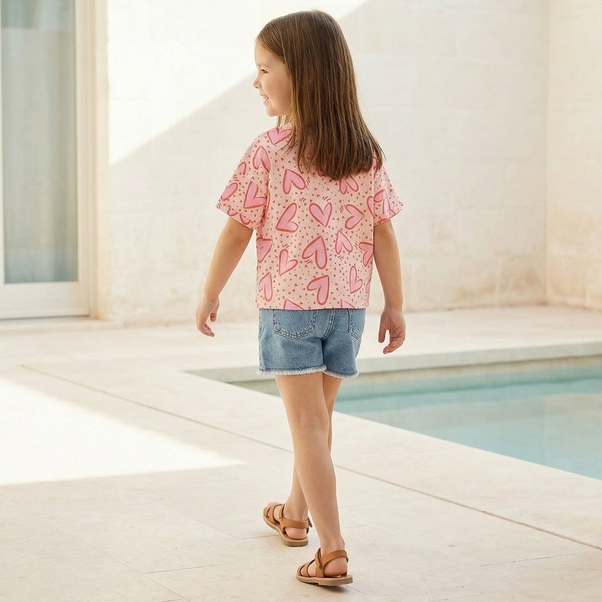Juniors Round Neck Short Sleeves T-shirt with Heart Print