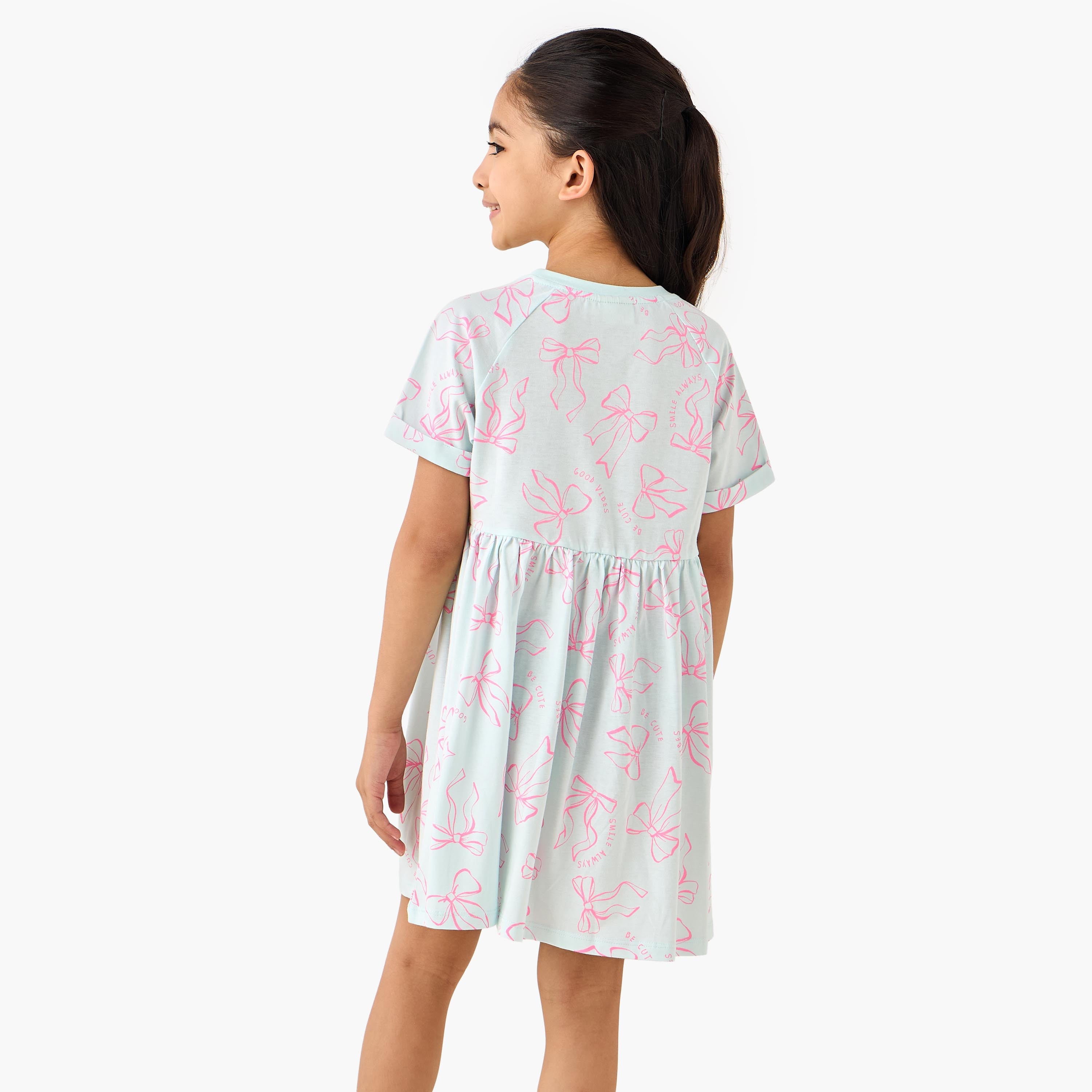 Juniors Round Neck Short Sleeve Dress with Bow Print