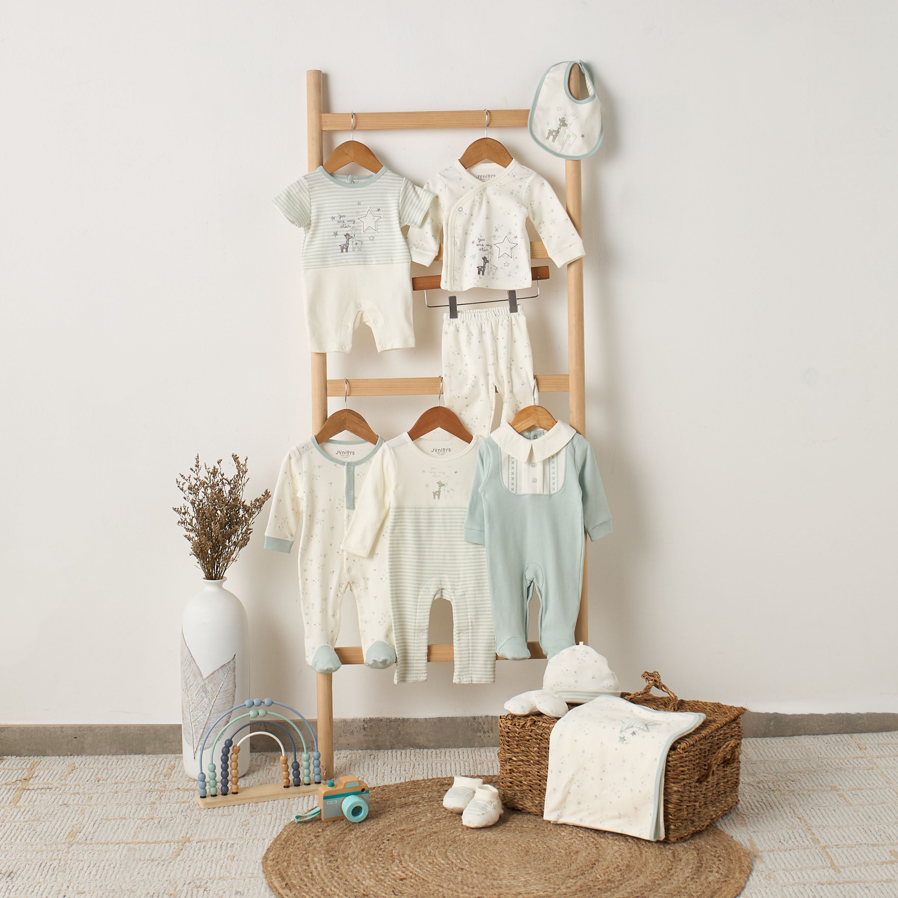 Juniors Cotton Crew Neck Long Sleeves Sleepsuit with Star Print