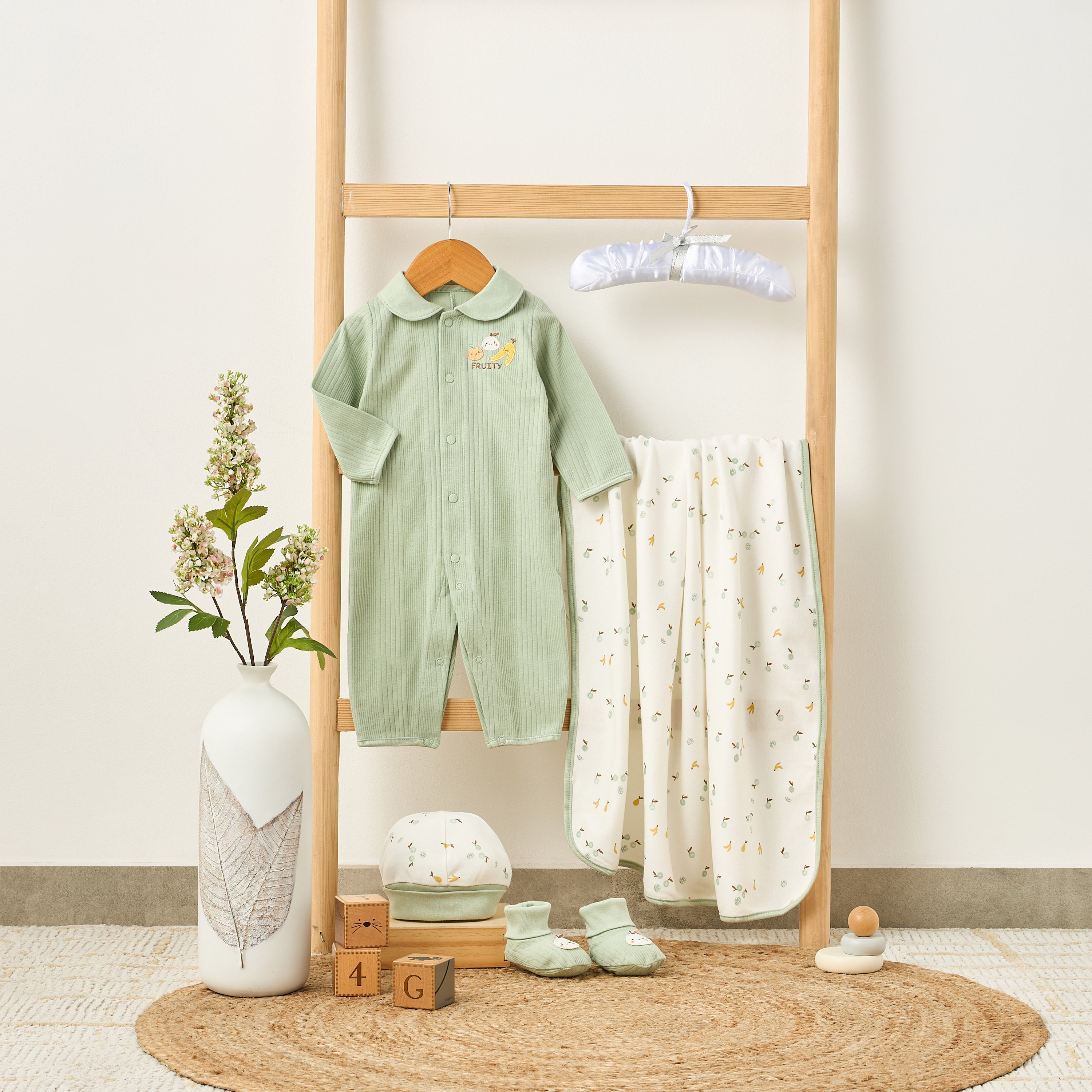 Set of 5 Juniors Clothing Gift Set with Print