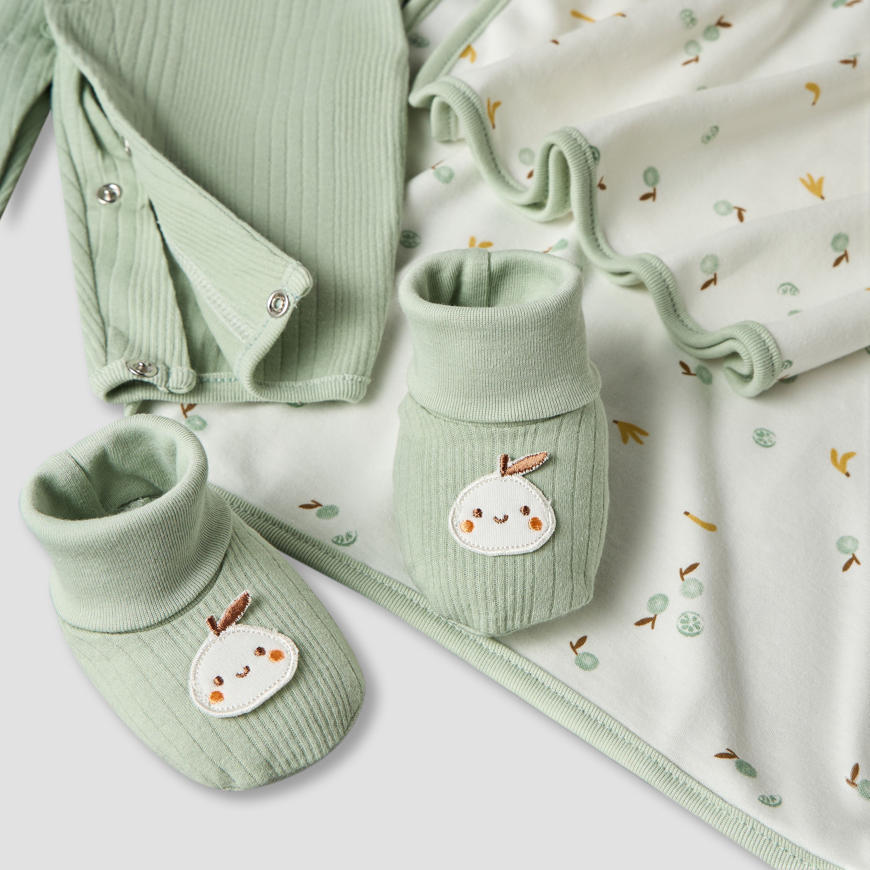 Set of 5 Juniors Clothing Gift Set with Print