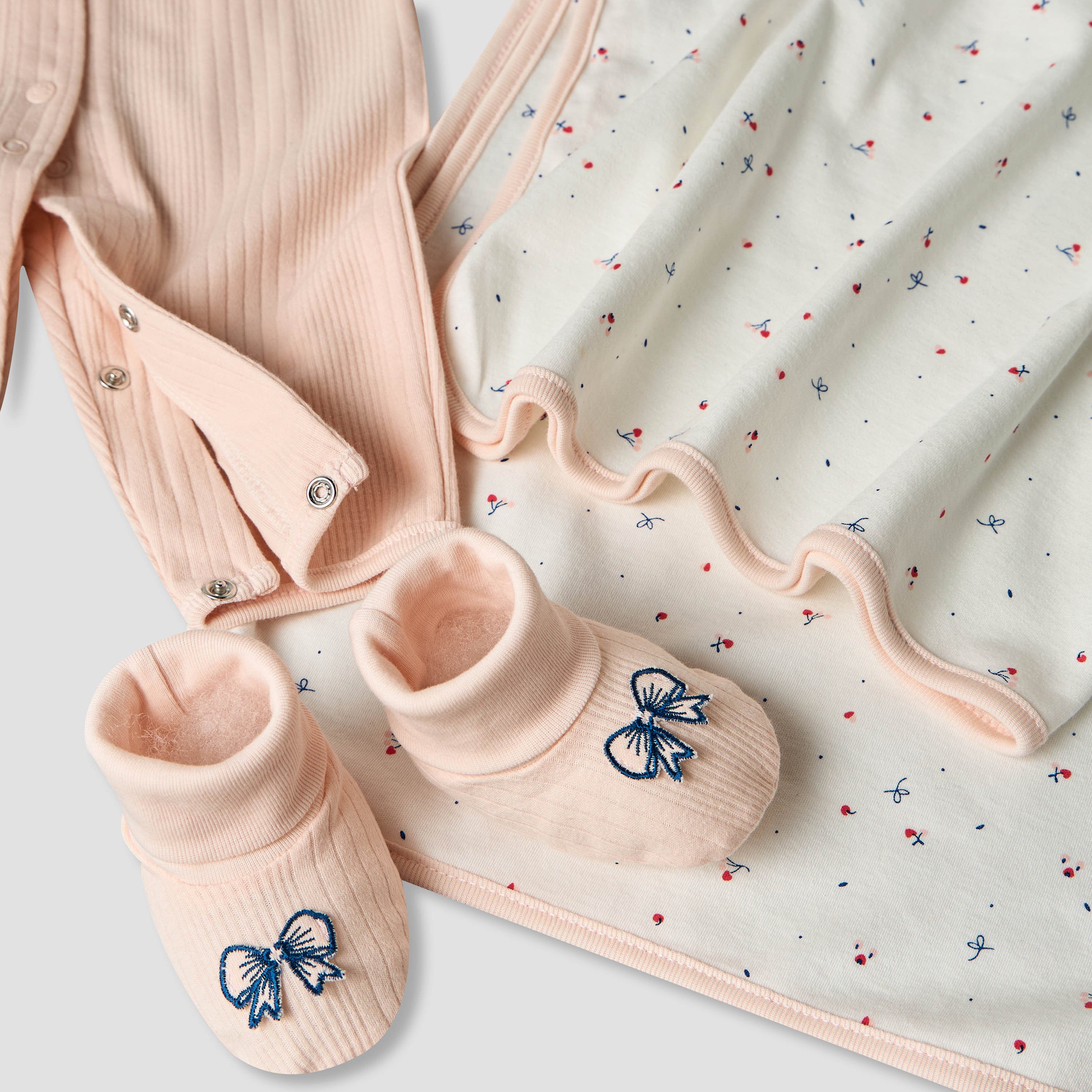 Set of 5 Juniors Clothing Gift Set with Print