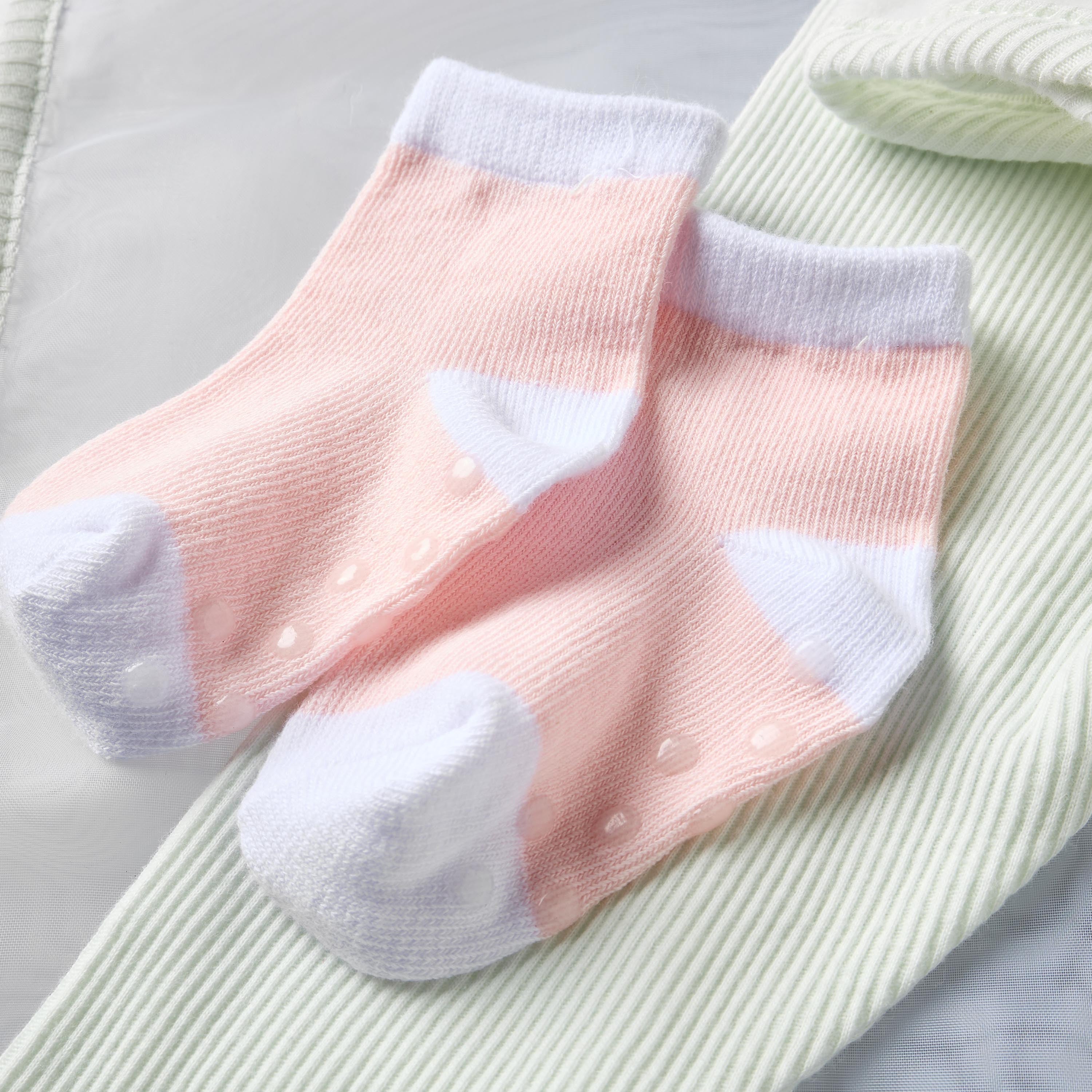 Set of 8 Juniors Clothing Gift Set with Bunny Print