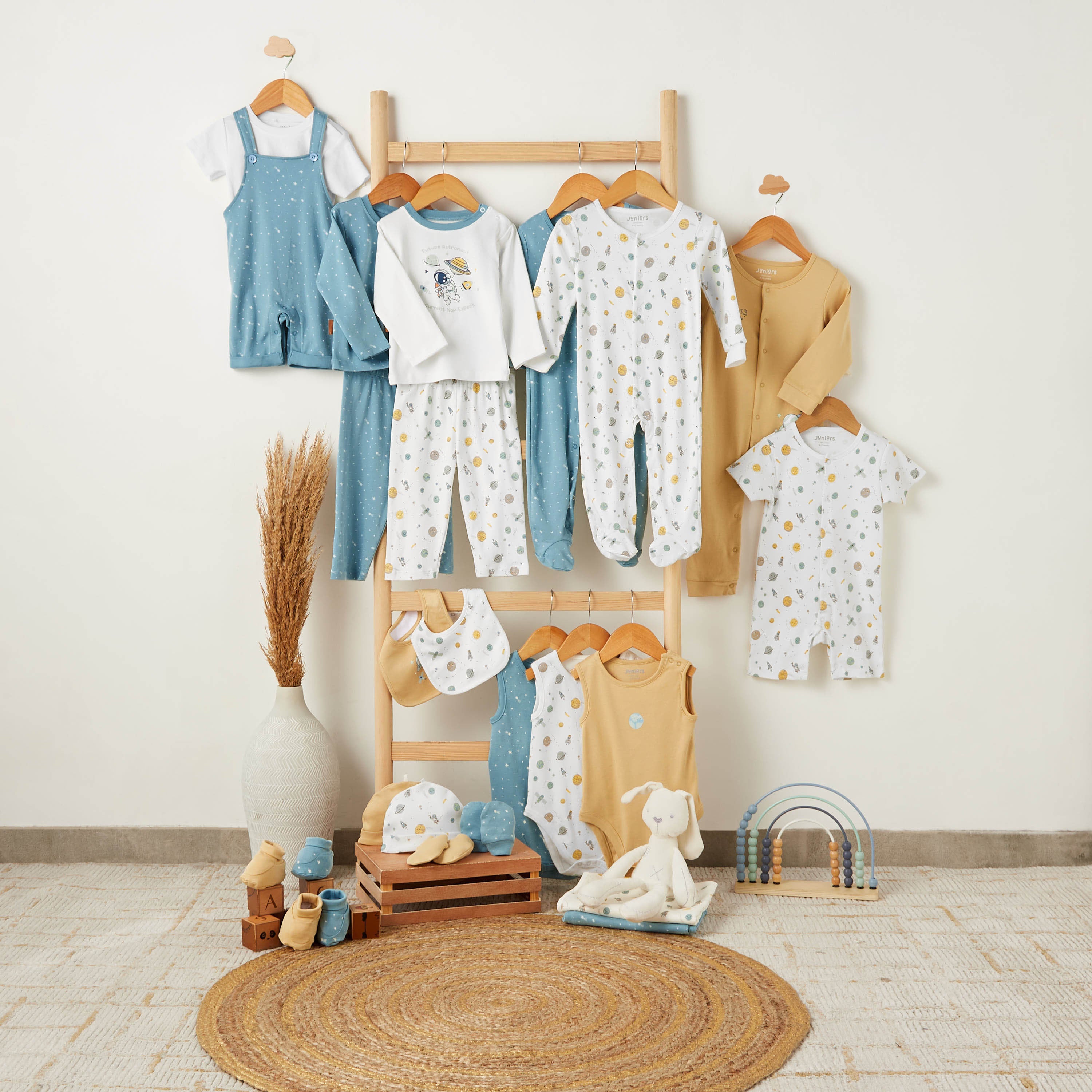 Juniors Round Neck Short Sleeves T-shirt and Dungaree Set with Print