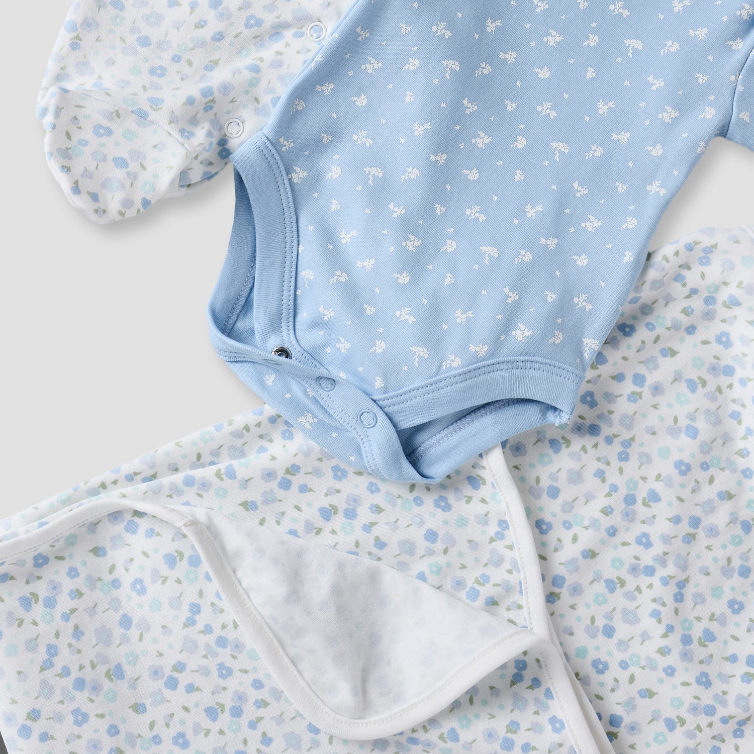 Set of 6 Juniors Clothing Gift Set with Floral Print